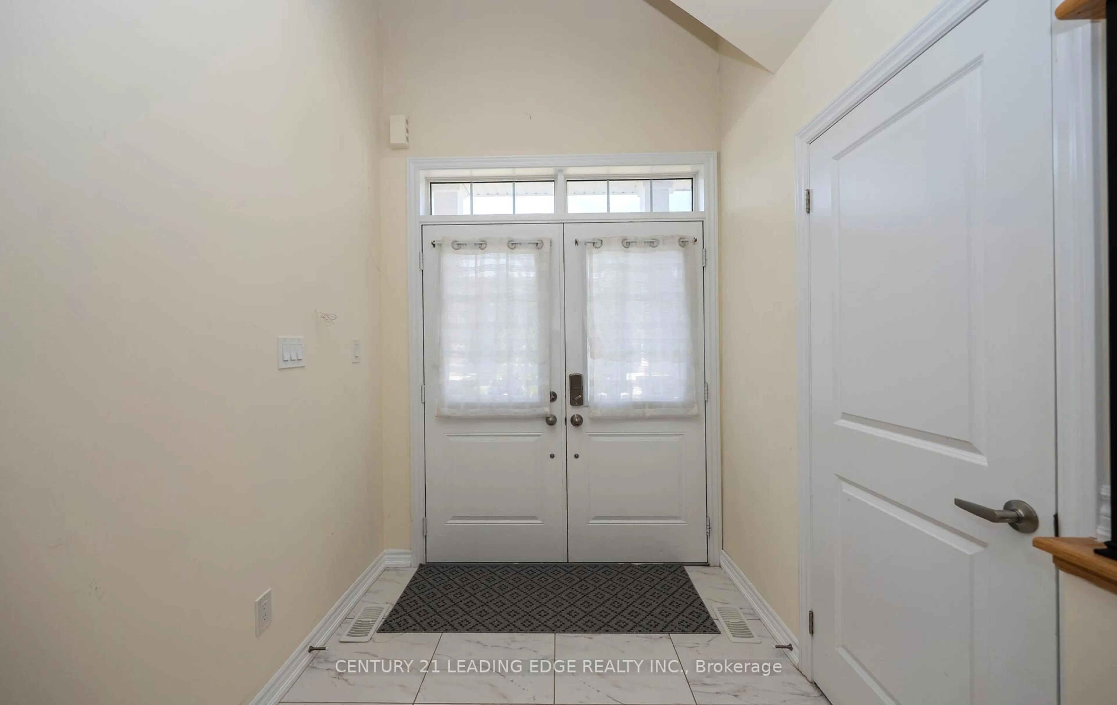 Indoor entryway for 164 Allegra Dr, Wasaga Beach Ontario L9Z 0H6