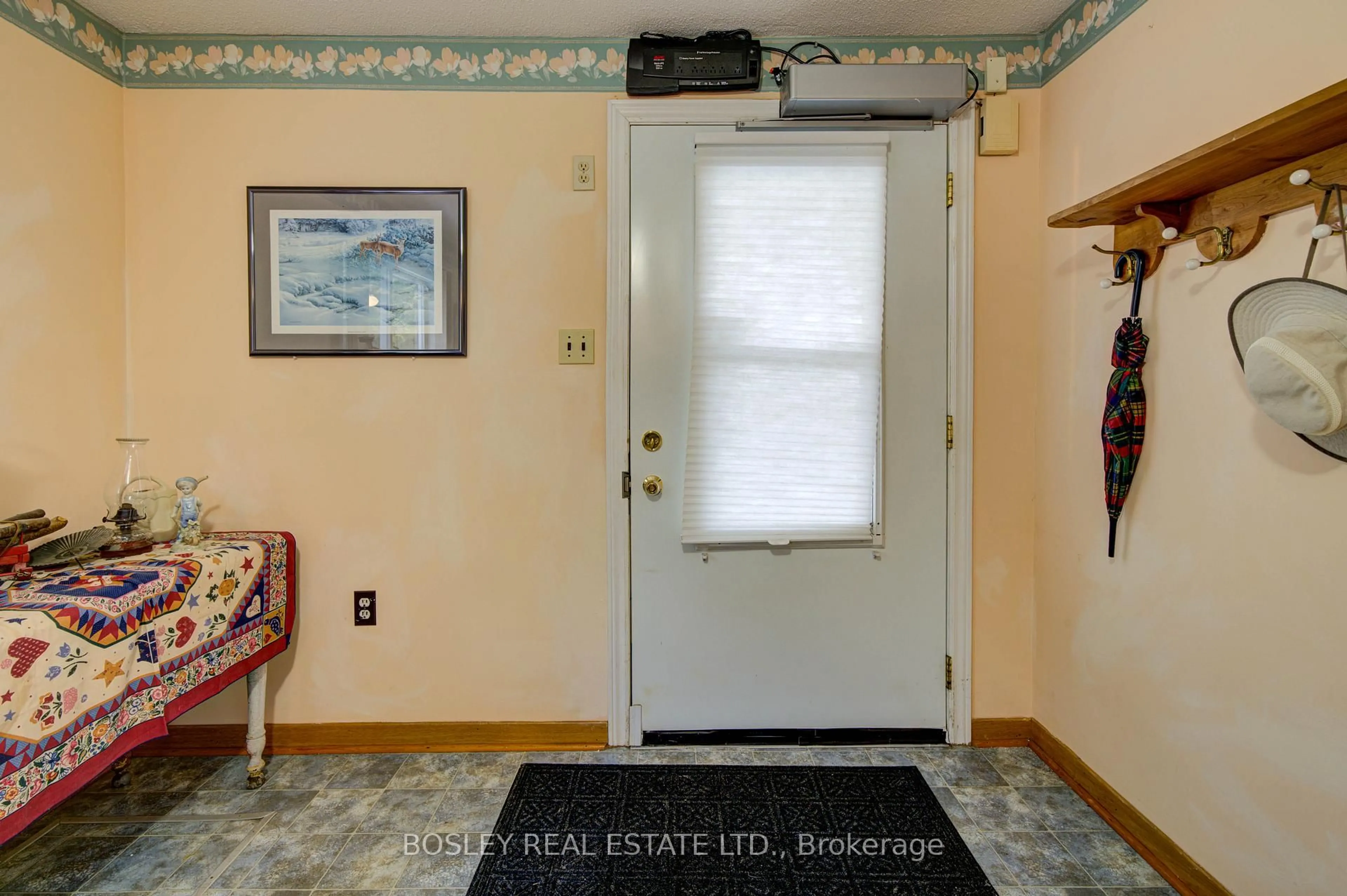 Indoor entryway for 310 Tiny Beaches Rd, Tiny Ontario L0L 2J0