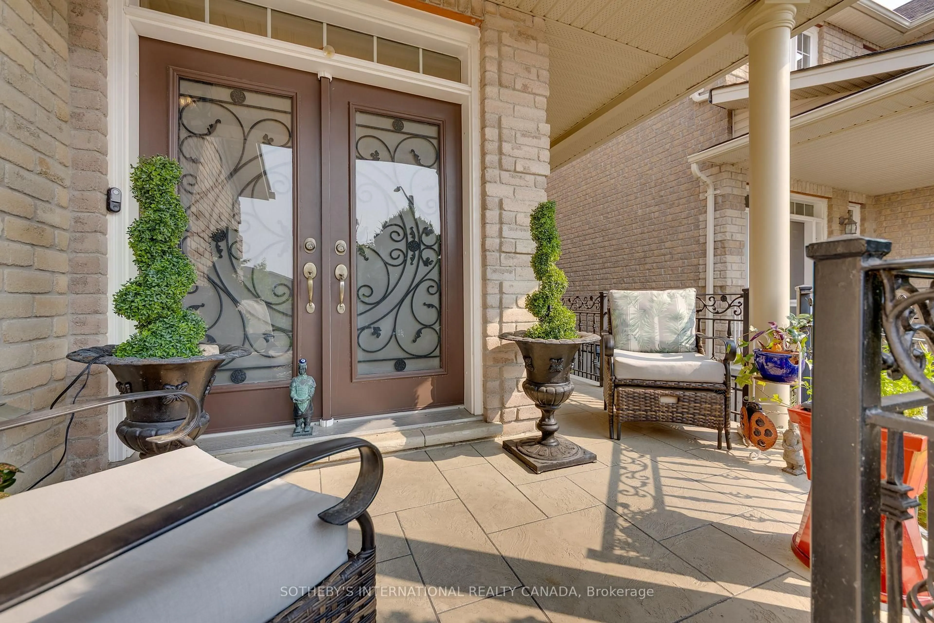 Indoor entryway for 12 Parisian Cres, Barrie Ontario L4N 0Y9