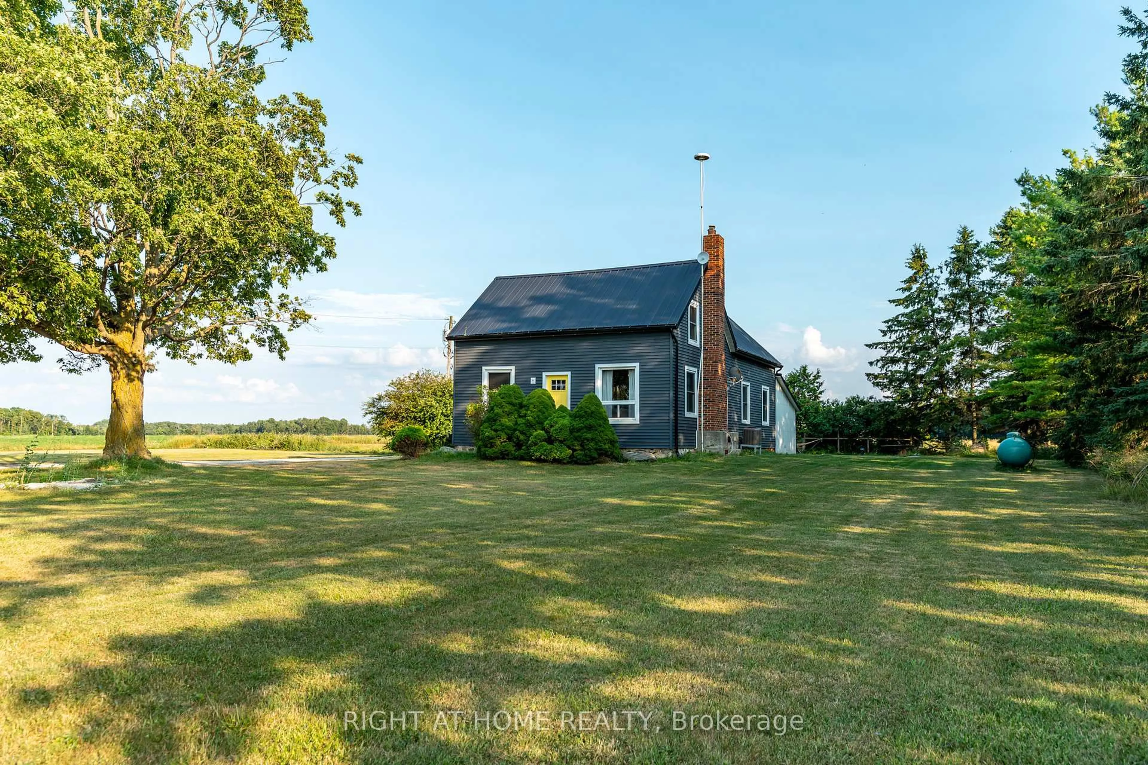 A pic from outside/outdoor area/front of a property/back of a property/a pic from drone, unknown for 5803 26 Highway, Clearview Ontario L0M 1S0