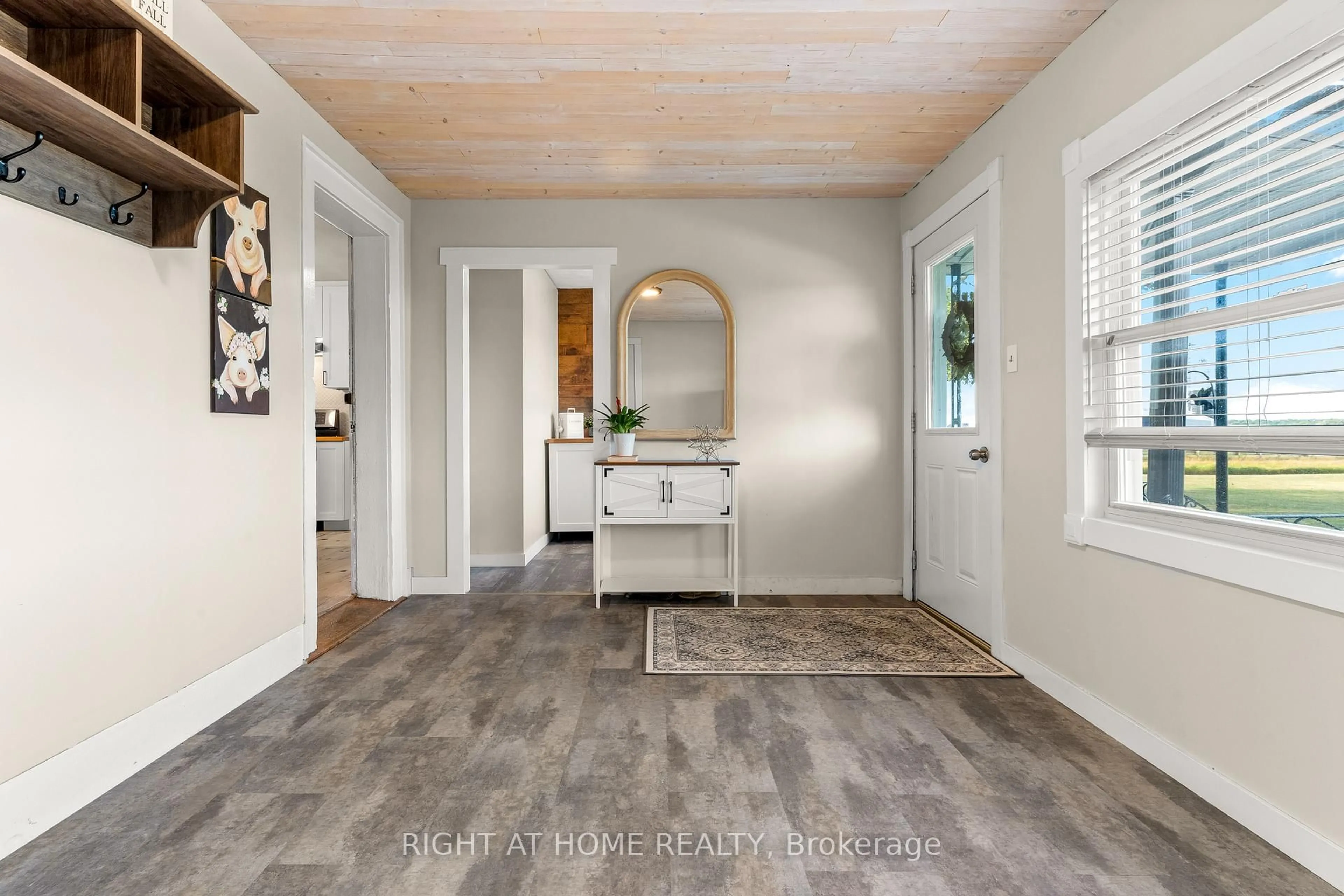 Indoor entryway for 5803 26 Highway, Clearview Ontario L0M 1S0