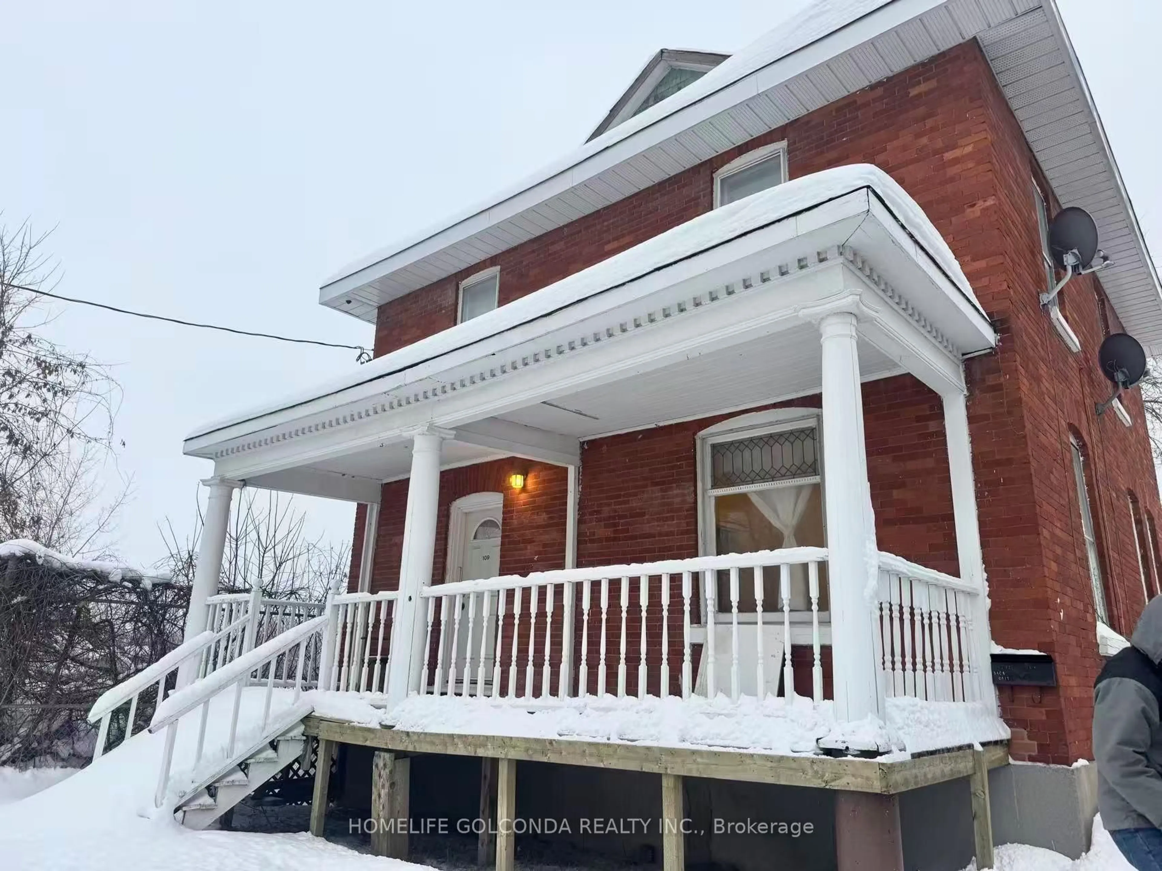 Home with brick exterior material, building for 109 Elgin St, Orillia Ontario L3V 1S6