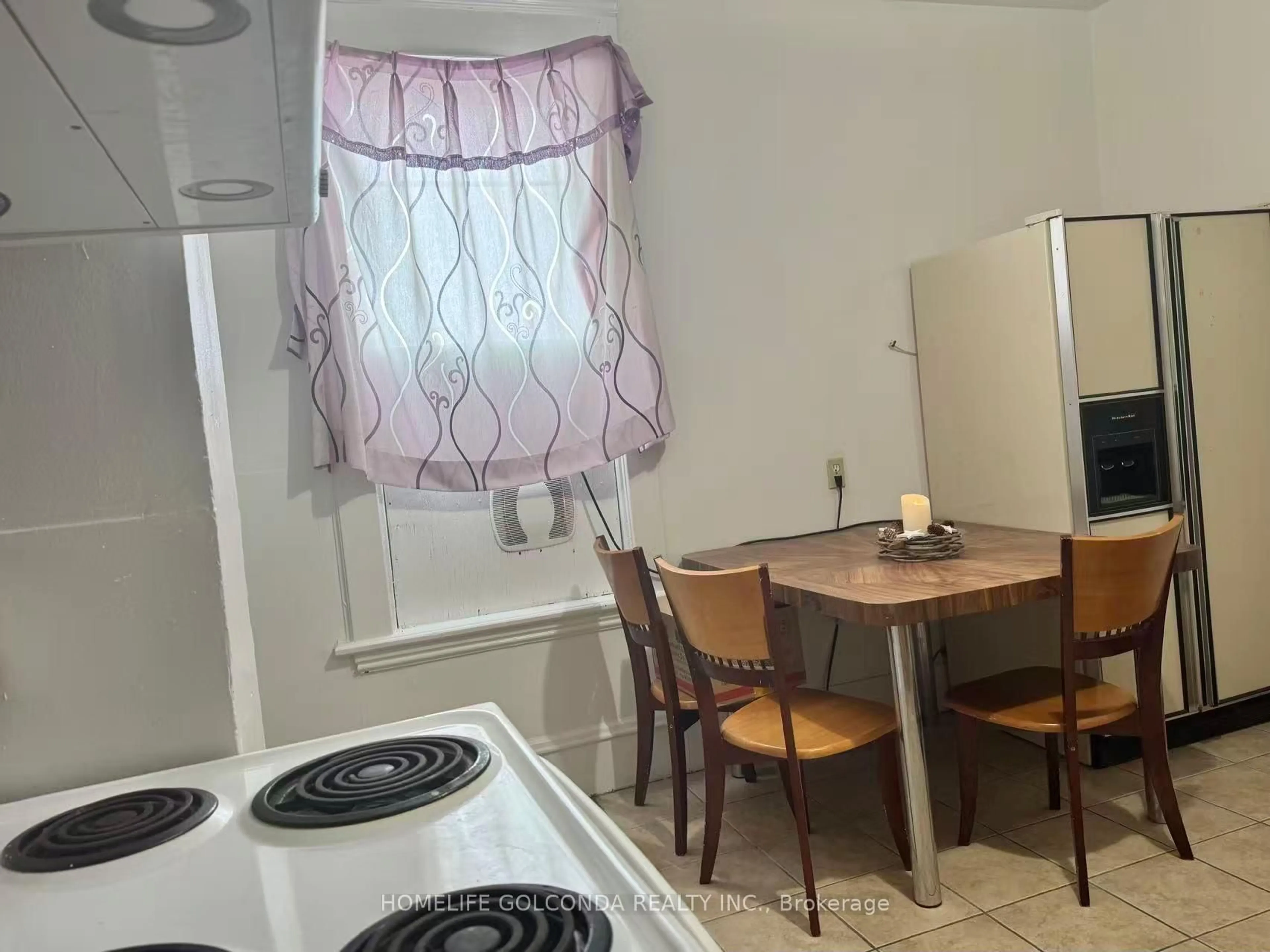 Standard kitchen, unknown for 109 Elgin St, Orillia Ontario L3V 1S6