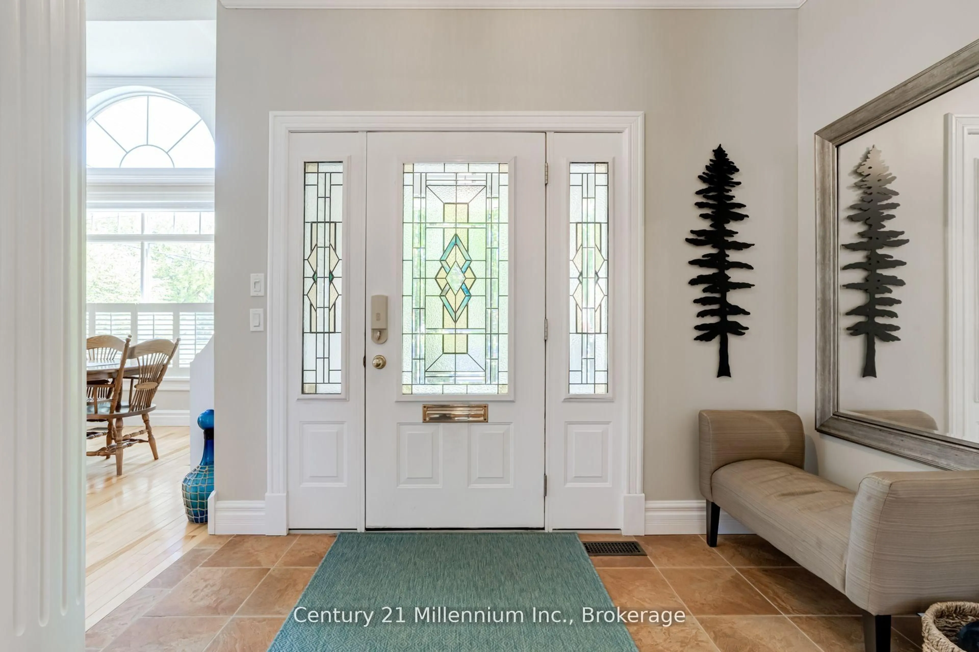Indoor entryway for 210 Minnesota St, Collingwood Ontario L9Y 3S5