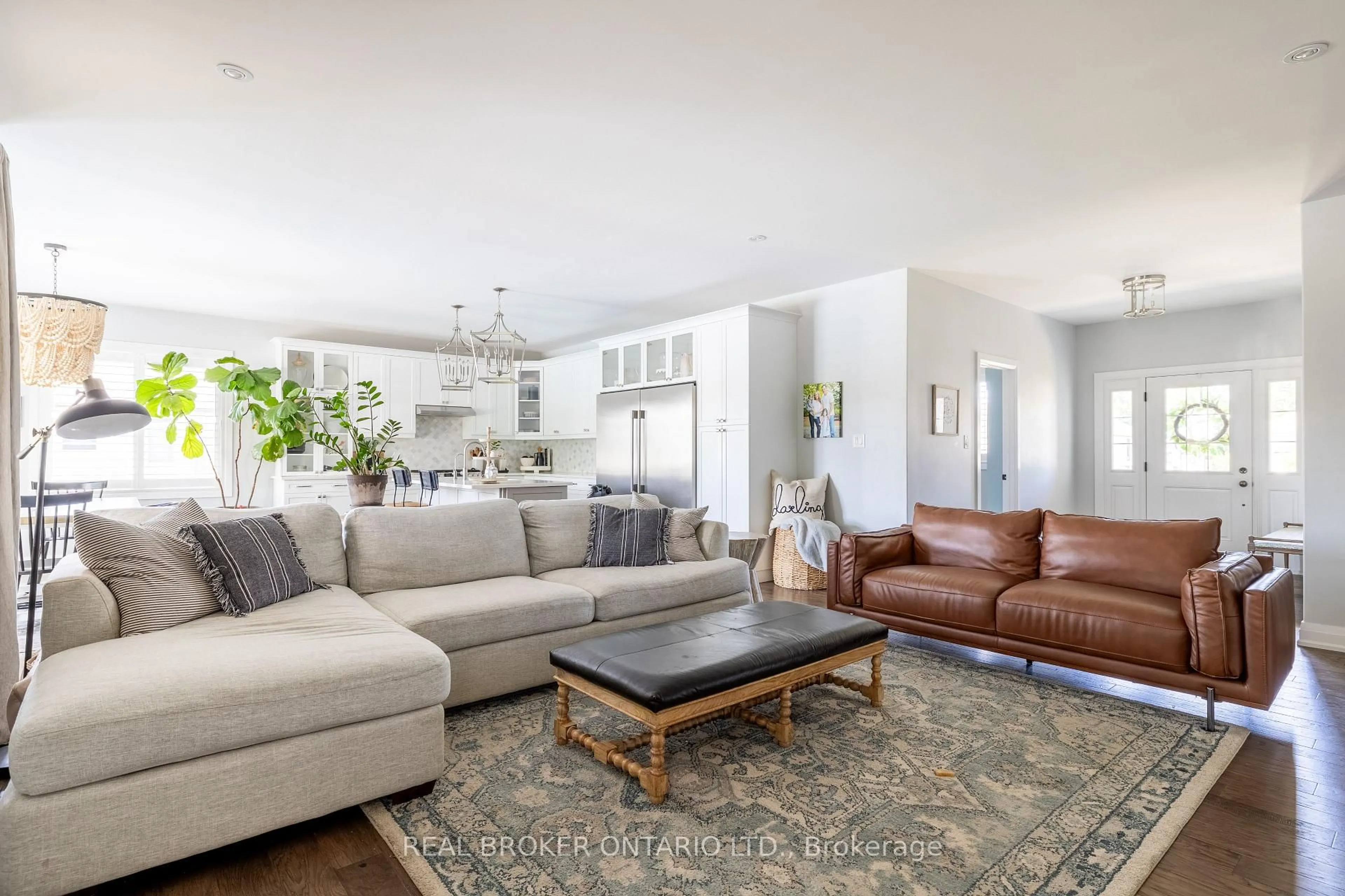 Living room with furniture, unknown for 19 Cheslock Cres, Oro-Medonte Ontario L3V 8N8