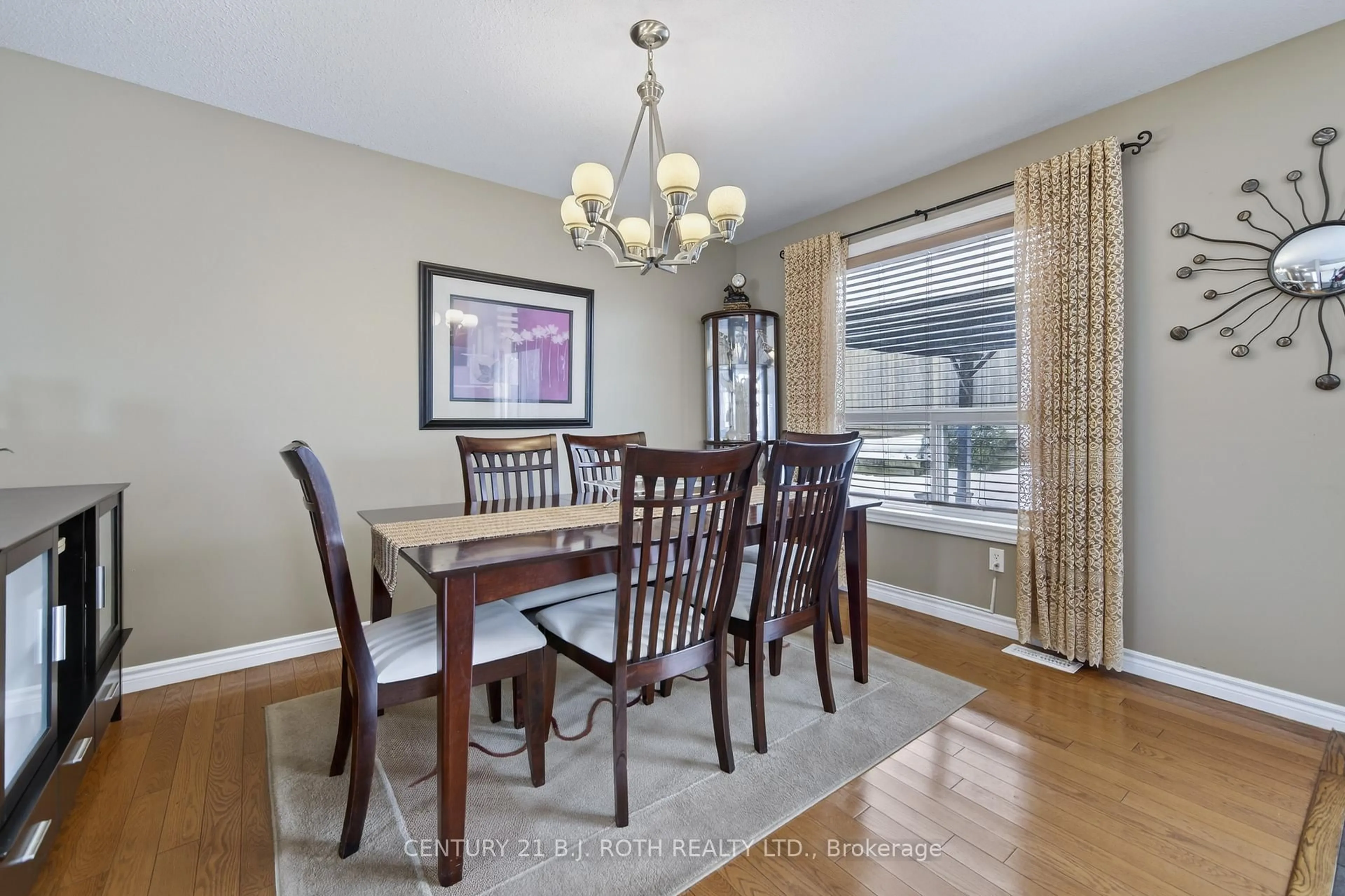 Dining room, wood/laminate floor for 115 Lion's Gate Blvd, Barrie Ontario L4M 7E5