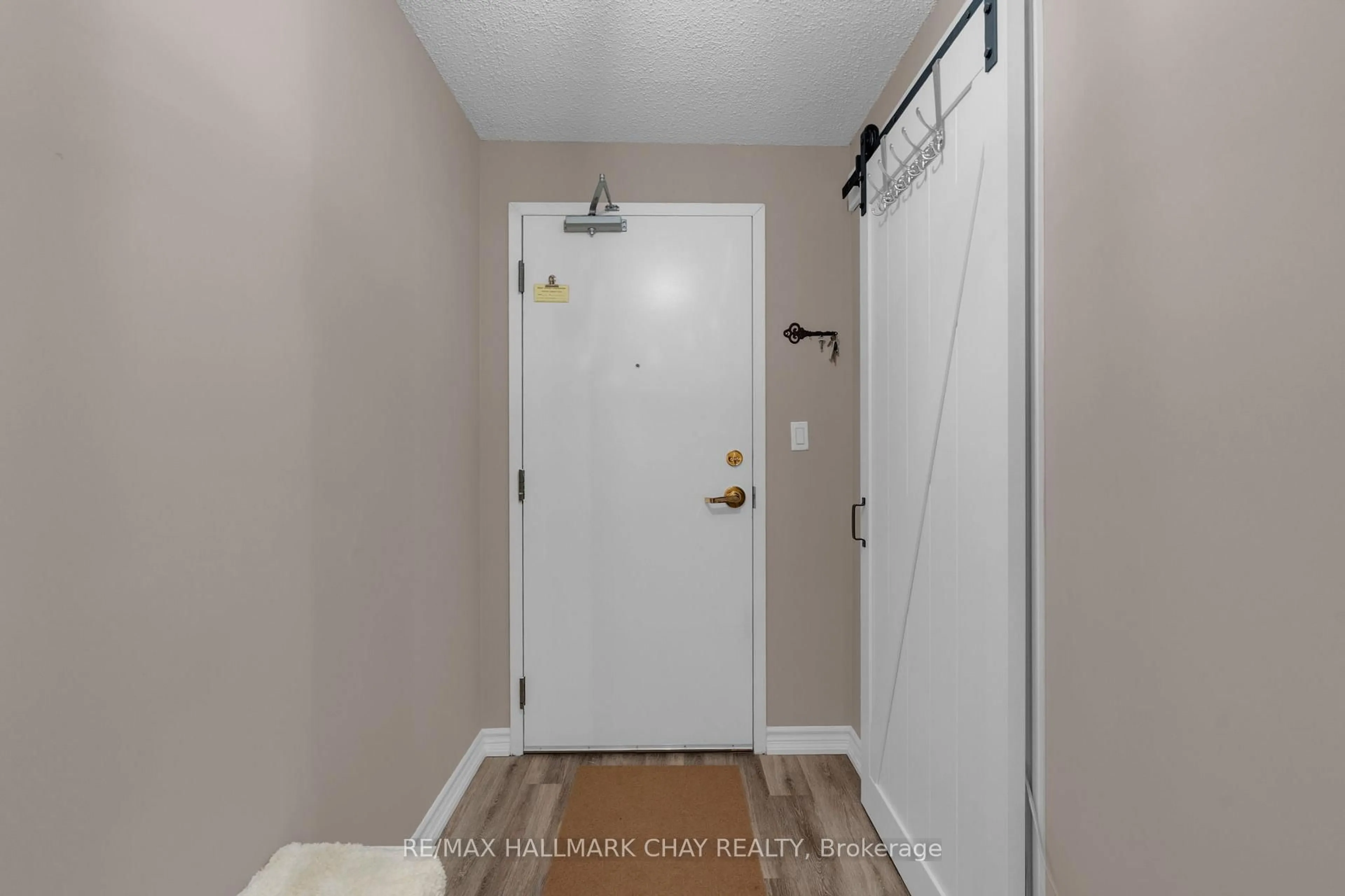 Indoor entryway for 486 Laclie St #109, Orillia Ontario L3V 4P9