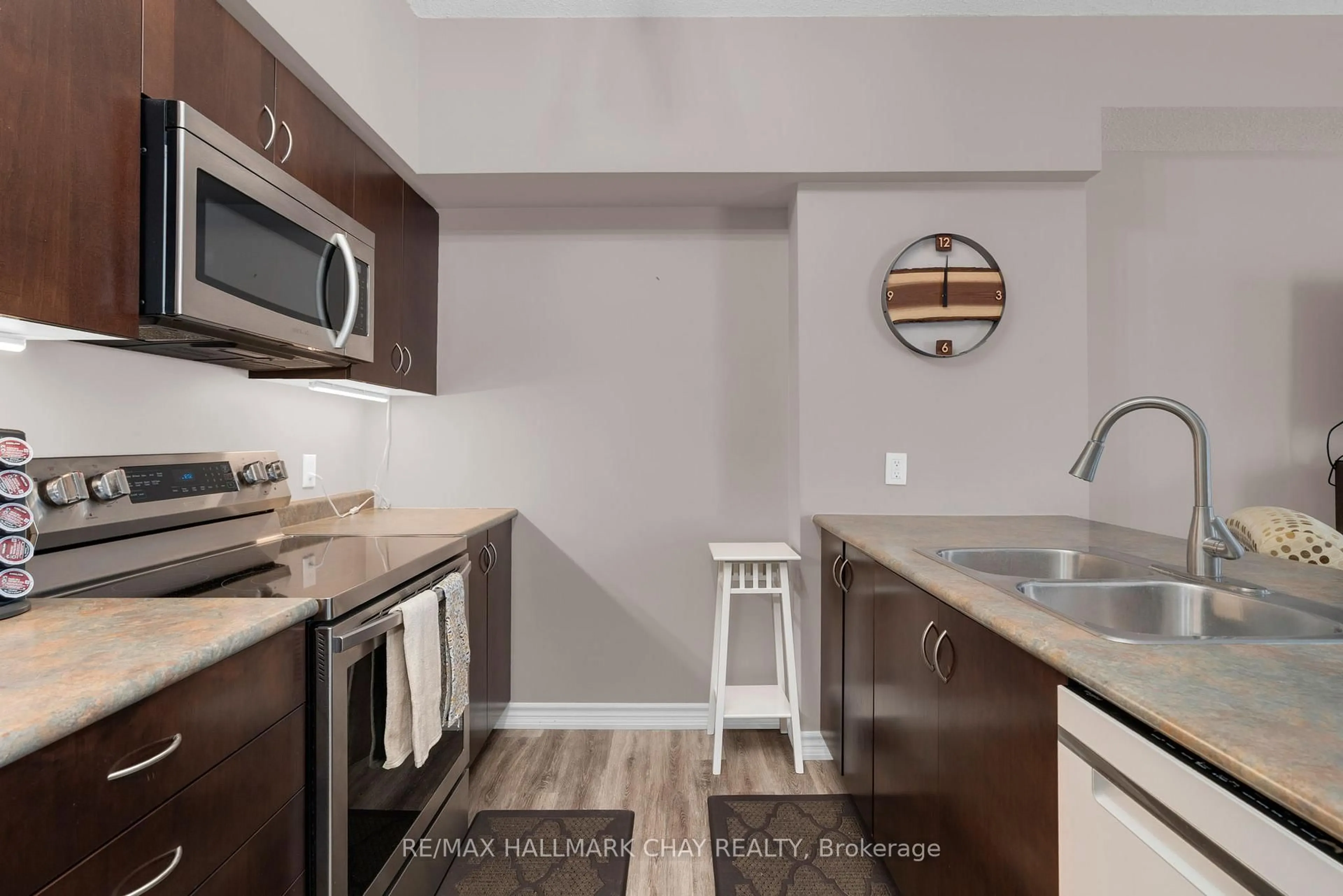 Standard kitchen, unknown for 486 Laclie St #109, Orillia Ontario L3V 4P9