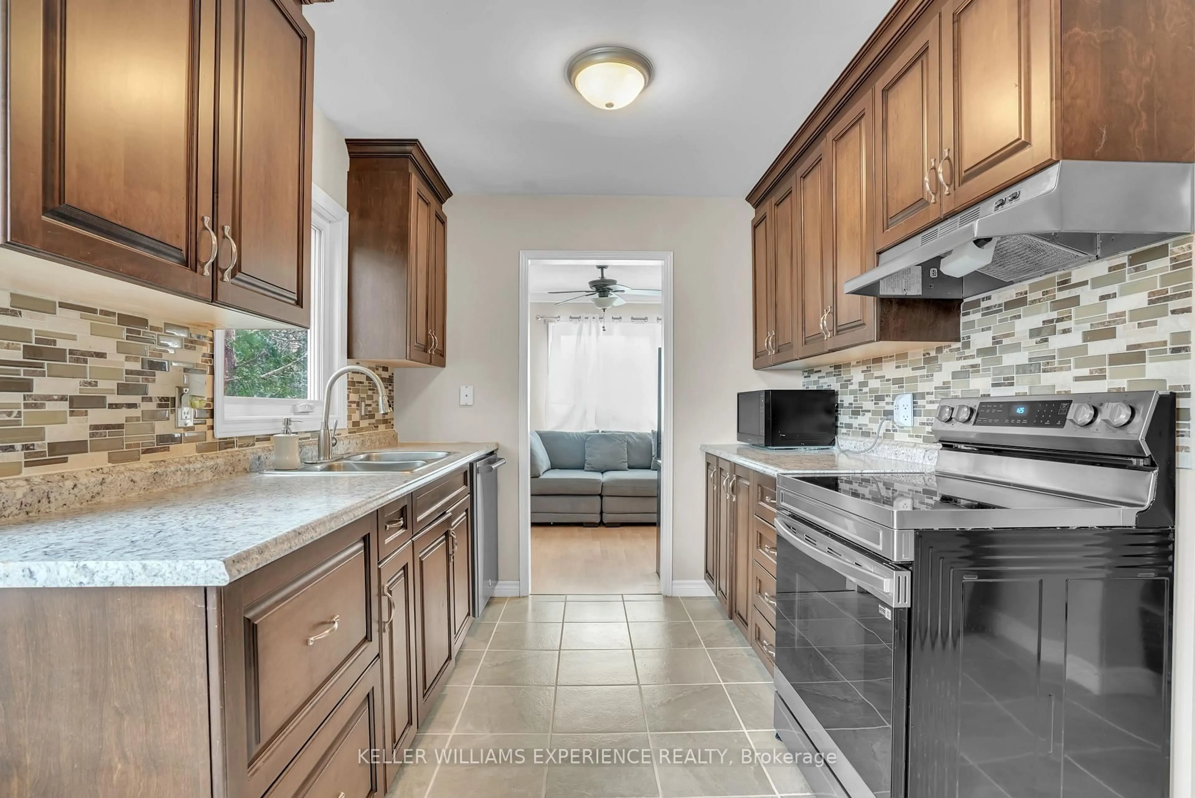 Unknown for 24 Lindsay Crt, Barrie Ontario L4M 6G5