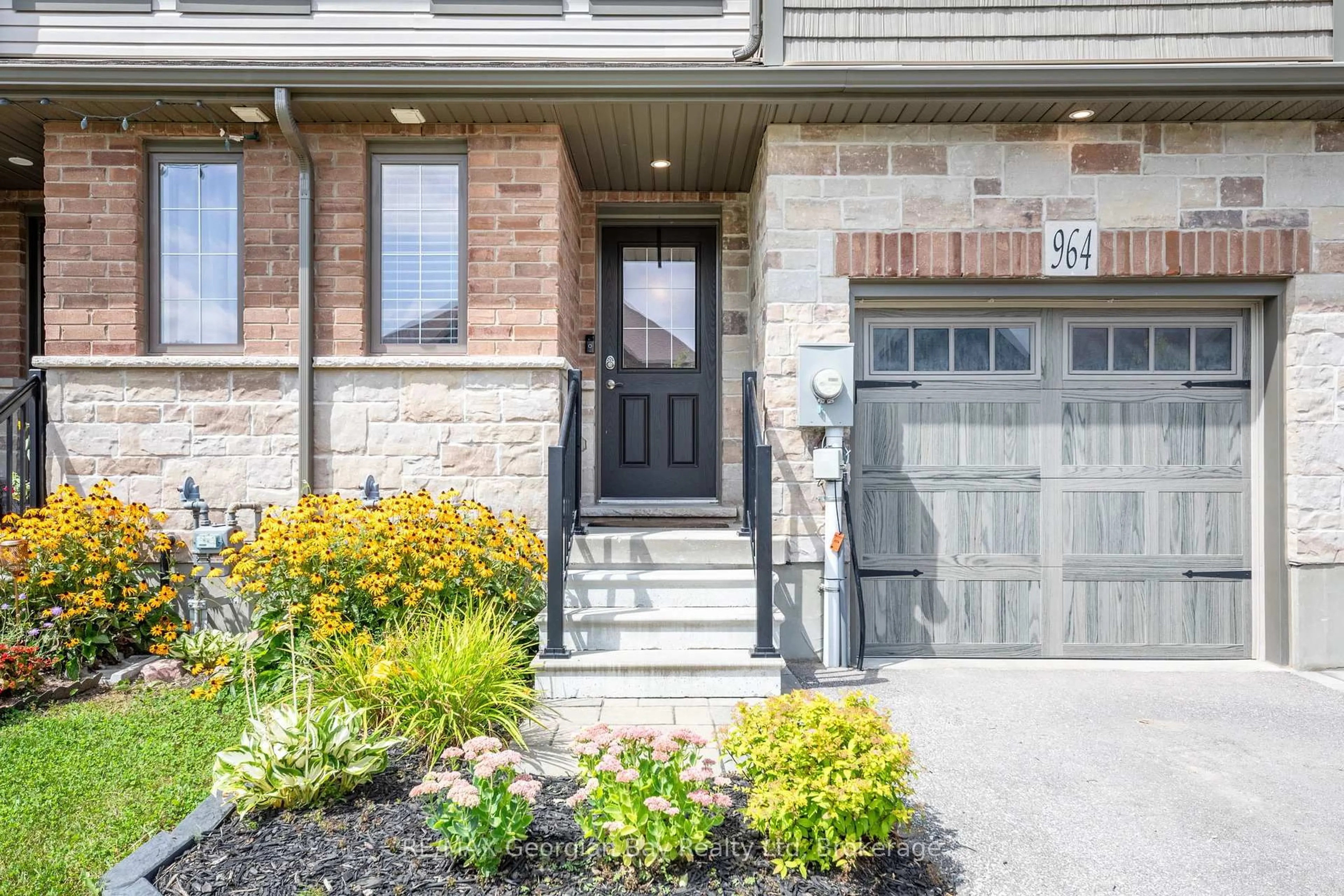 Home with brick exterior material, street for 964 WRIGHT Dr, Midland Ontario L4R 0E3