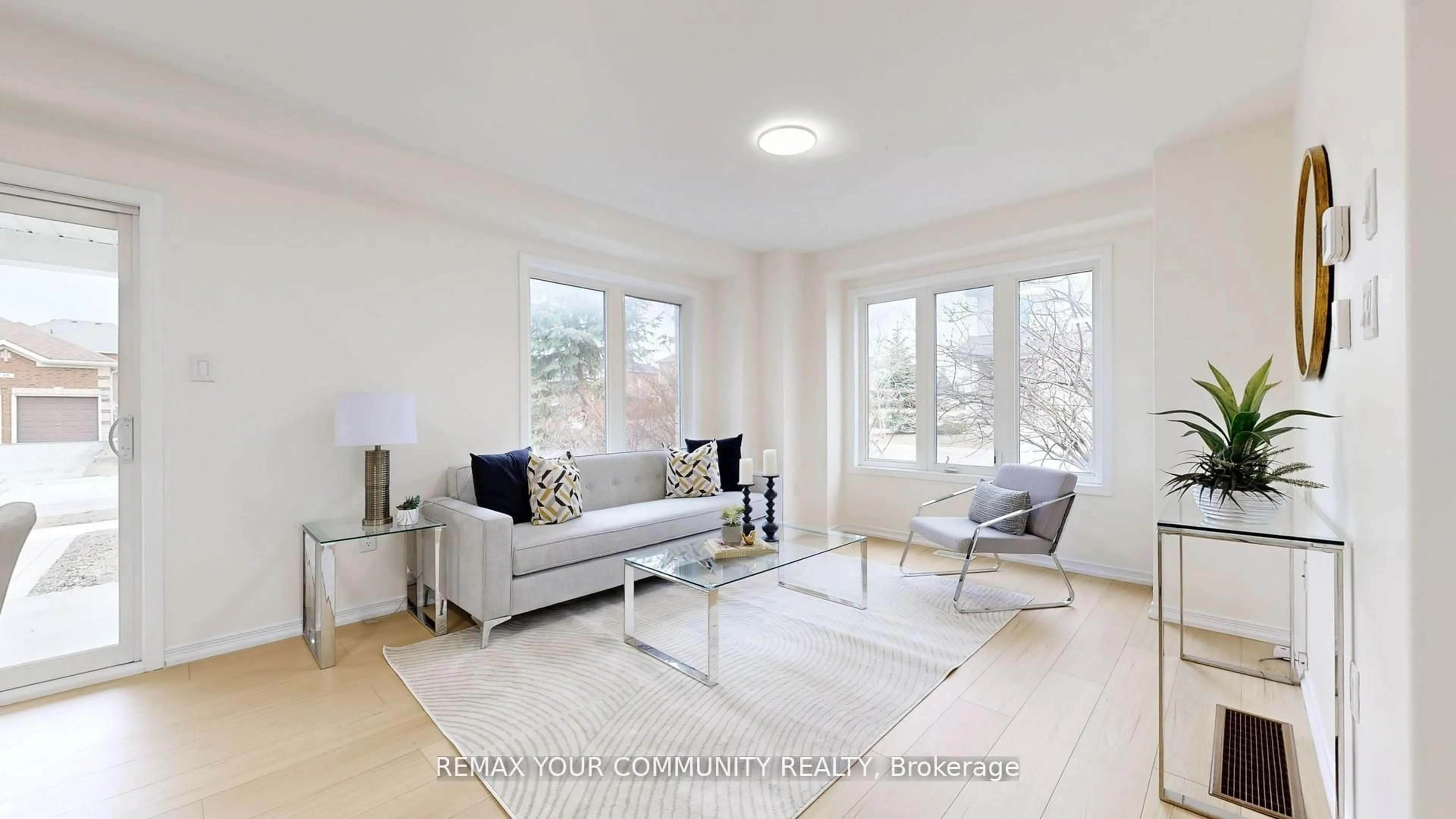 Living room with furniture, wood/laminate floor for 75 Prince William Way #15, Barrie Ontario L4M 7P5