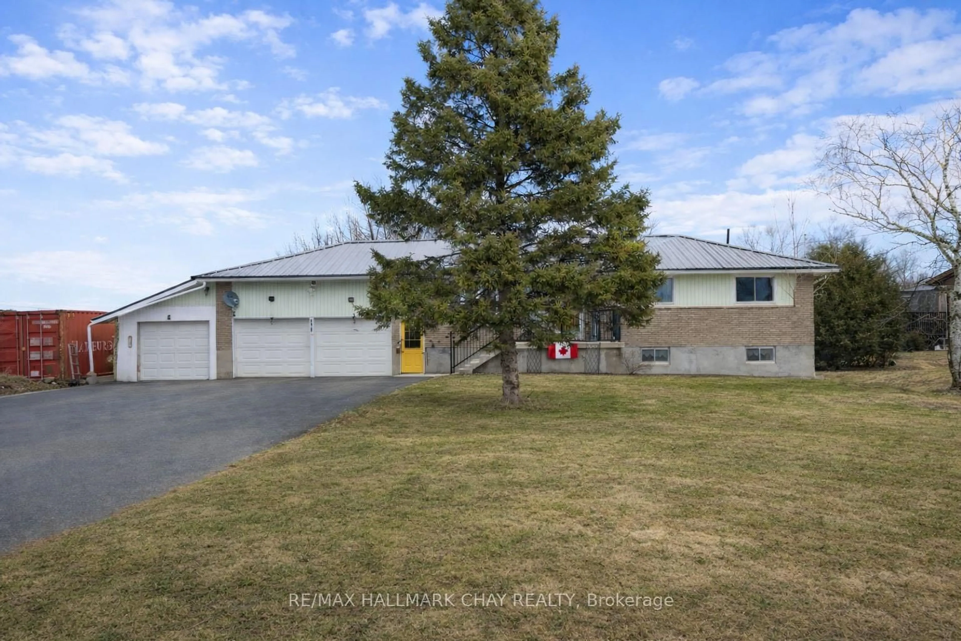 A pic from outside/outdoor area/front of a property/back of a property/a pic from drone, street for 8315 93 Highway, Tiny Ontario L0K 2E0