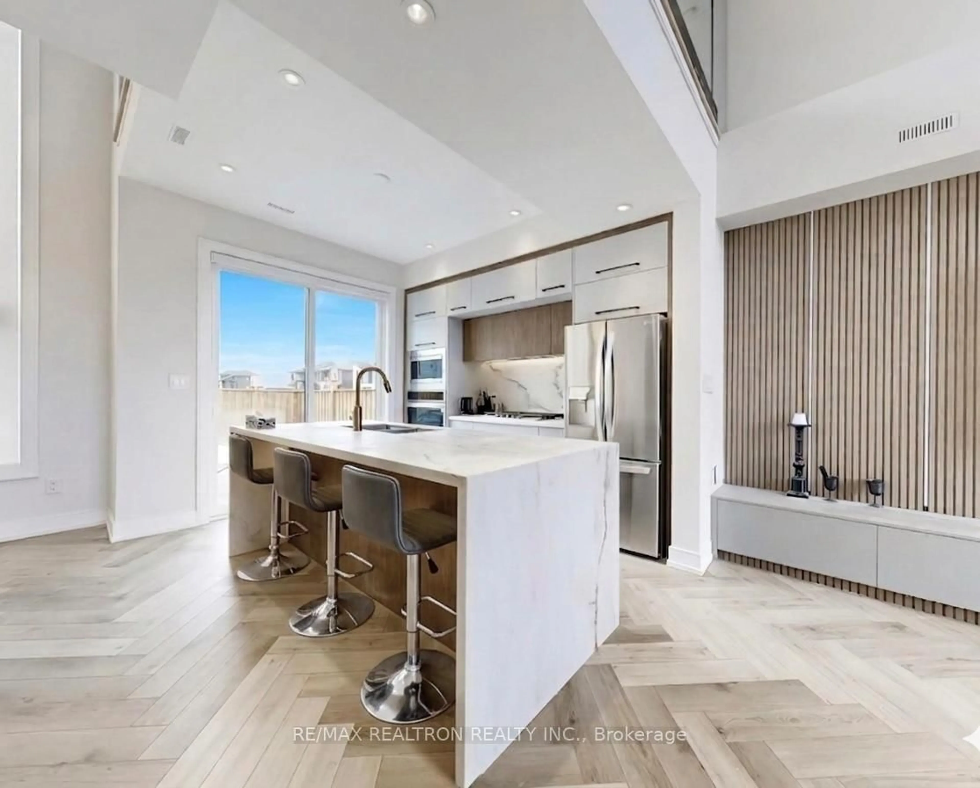 Open concept kitchen, unknown for 3714 Lakepoint Dr, Severn Ontario L3V 8M9