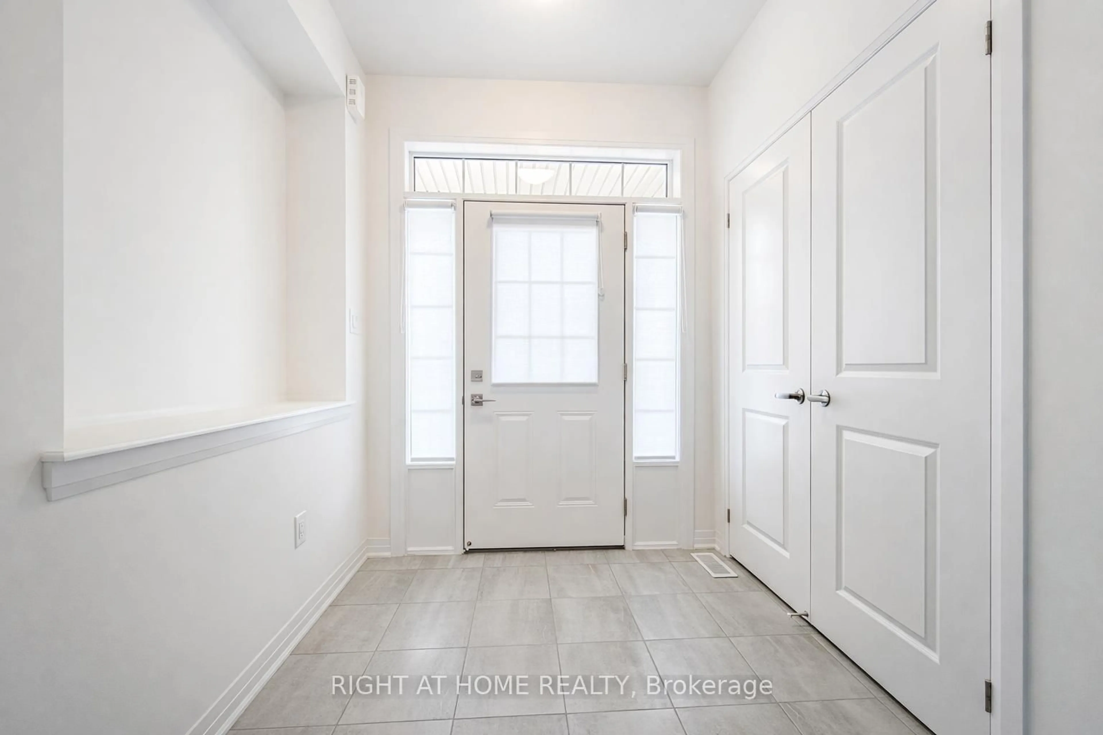 Indoor entryway for 2 Sagewood Ave, Barrie Ontario L9J 0L1