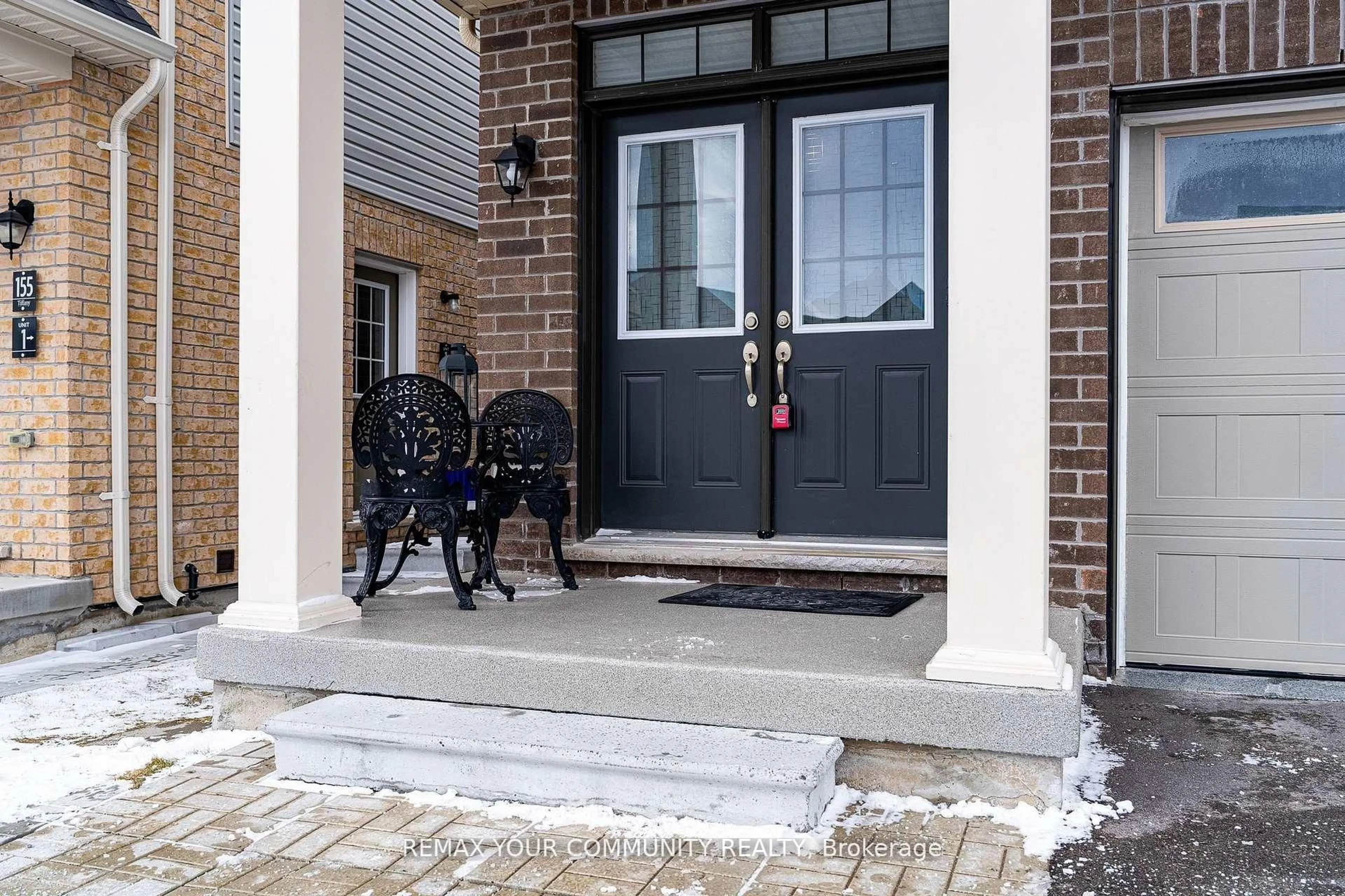 Indoor entryway for 153 Terry Fox Dr, Barrie Ontario L9S 2Z8