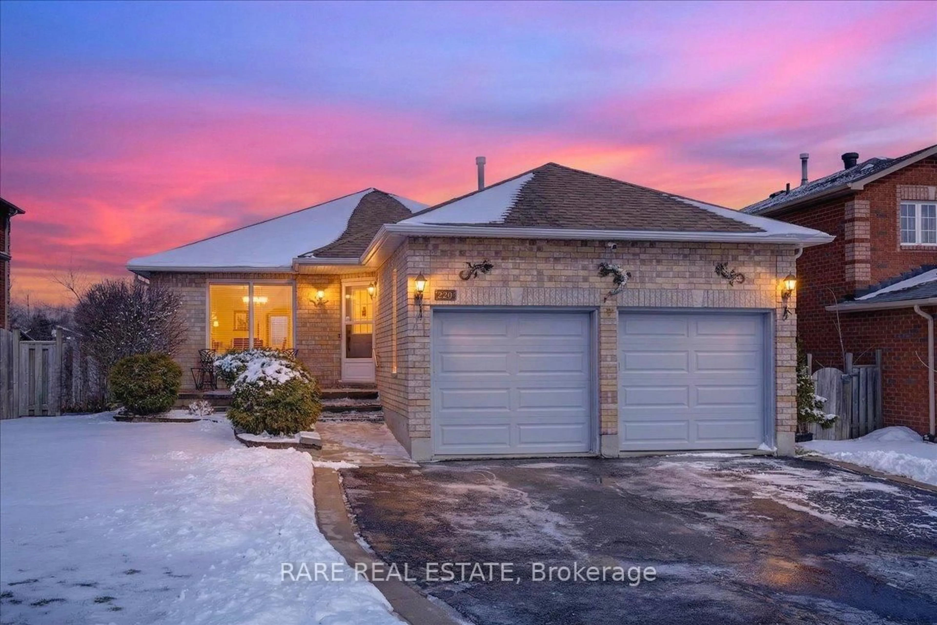 Home with brick exterior material, street for 220 Livingstone St, Barrie Ontario L4M 6M5