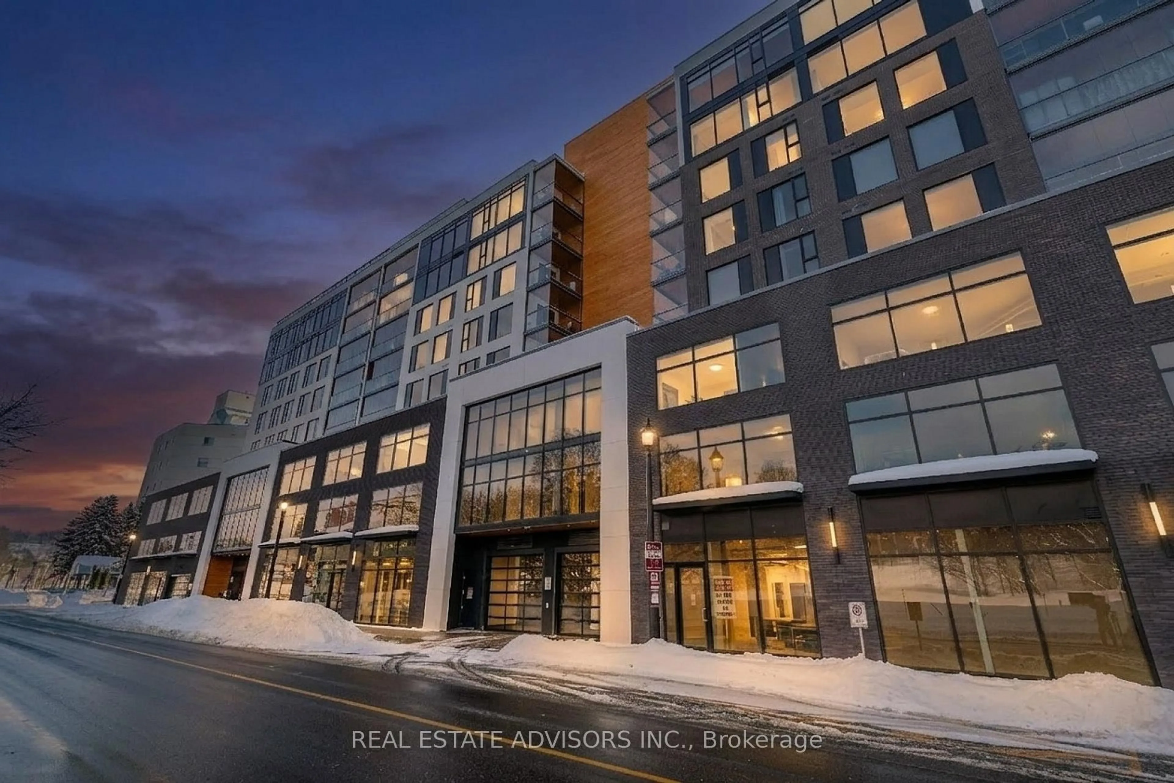 Indoor foyer for 185 Dunlop St #522, Barrie Ontario L4M 1B2