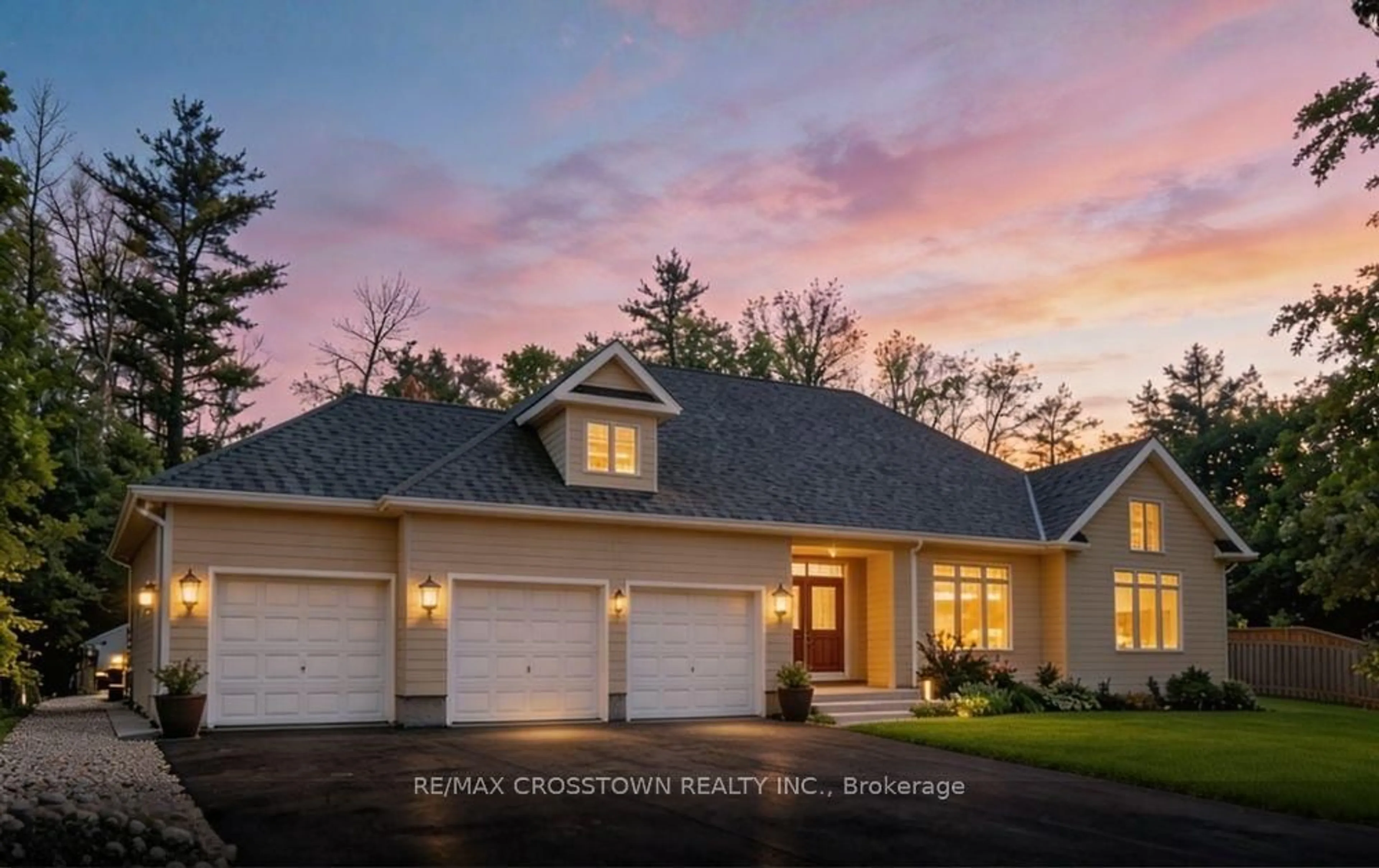 Home with vinyl exterior material, street for 3545 Timberline Ave, Severn Ontario L3V 0V8