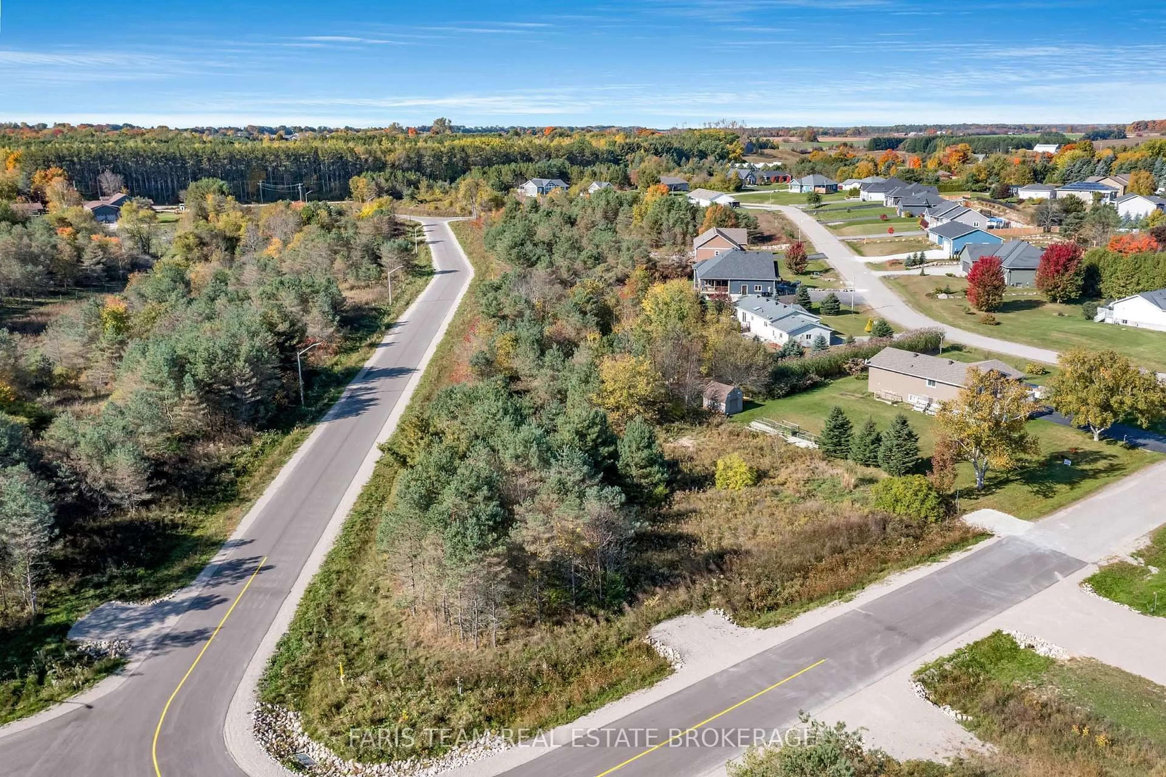 A pic from outside/outdoor area/front of a property/back of a property/a pic from drone, unknown for Lot 44 Rue Eric, Tiny Ontario L9M 0H1