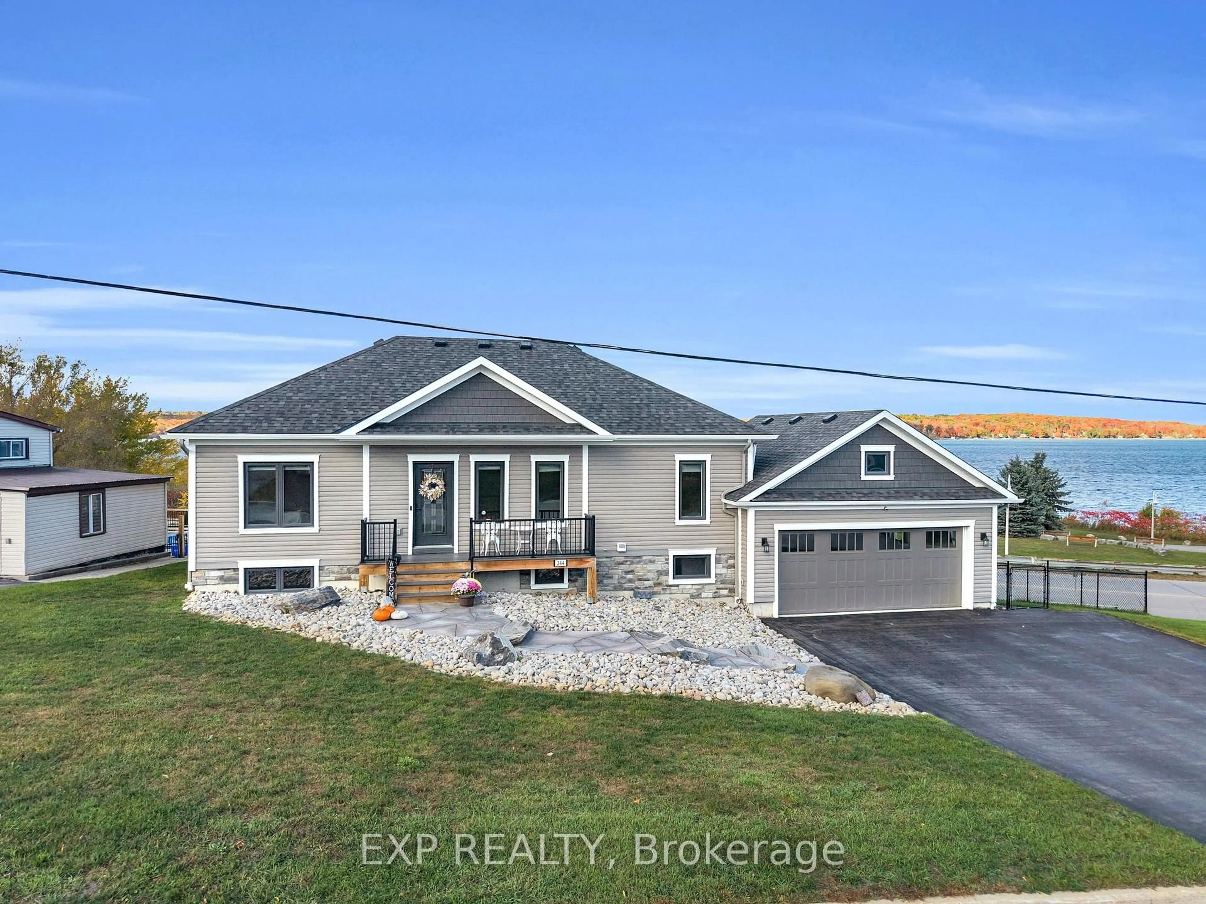 Home with vinyl exterior material, water/lake/river/ocean view for 244 Frank St, Midland Ontario L4R 1H4