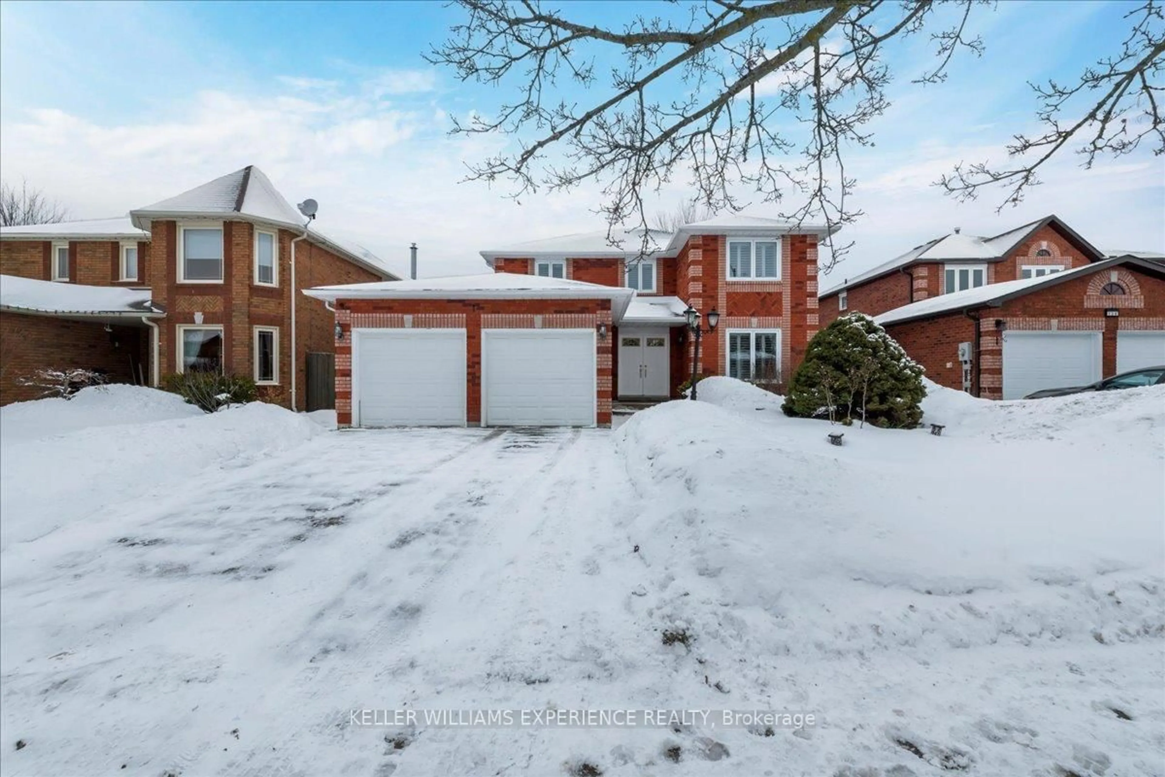 A pic from outside/outdoor area/front of a property/back of a property/a pic from drone, street for 132 James St, Barrie Ontario L4N 6X9