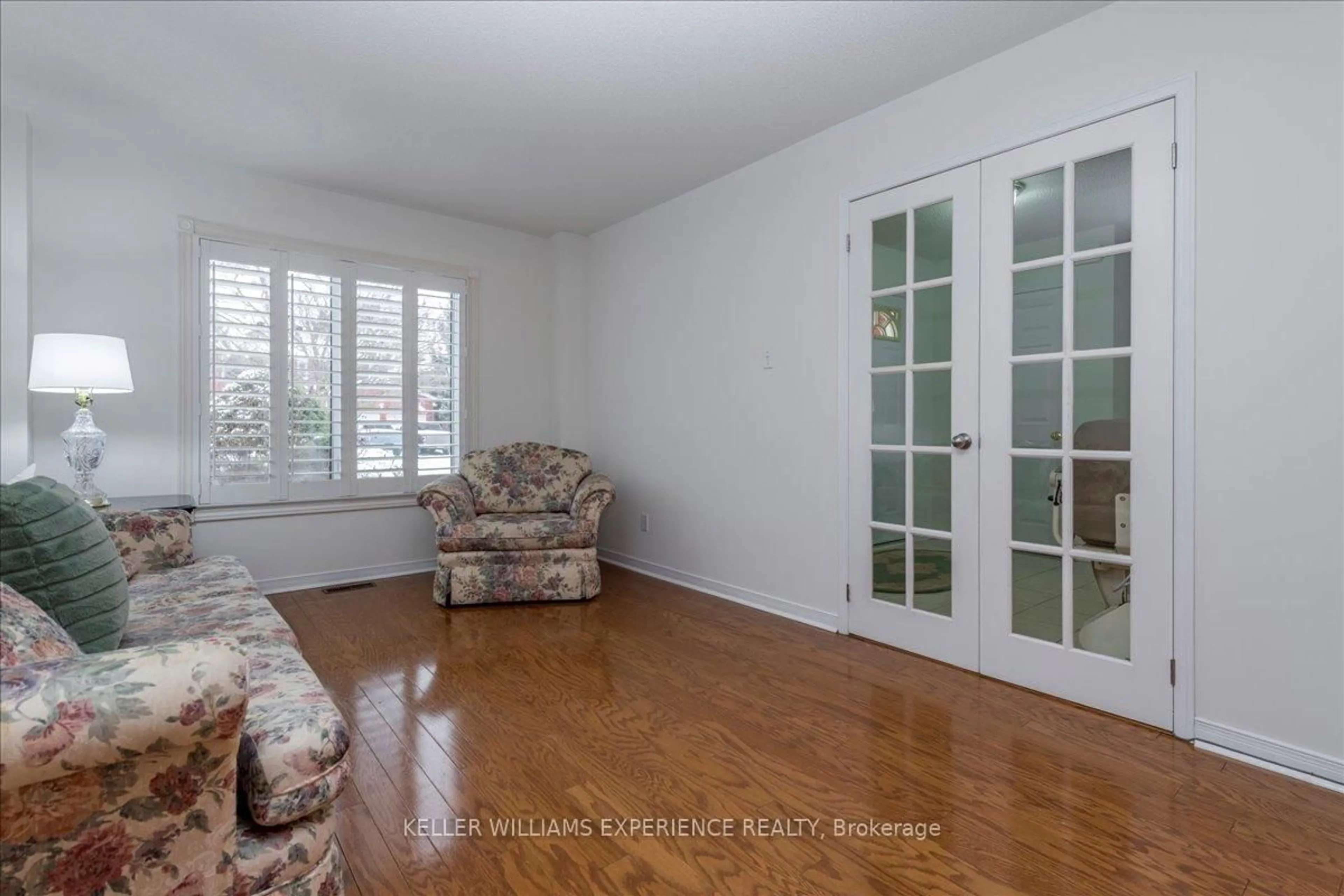 Living room with furniture, wood/laminate floor for 132 James St, Barrie Ontario L4N 6X9