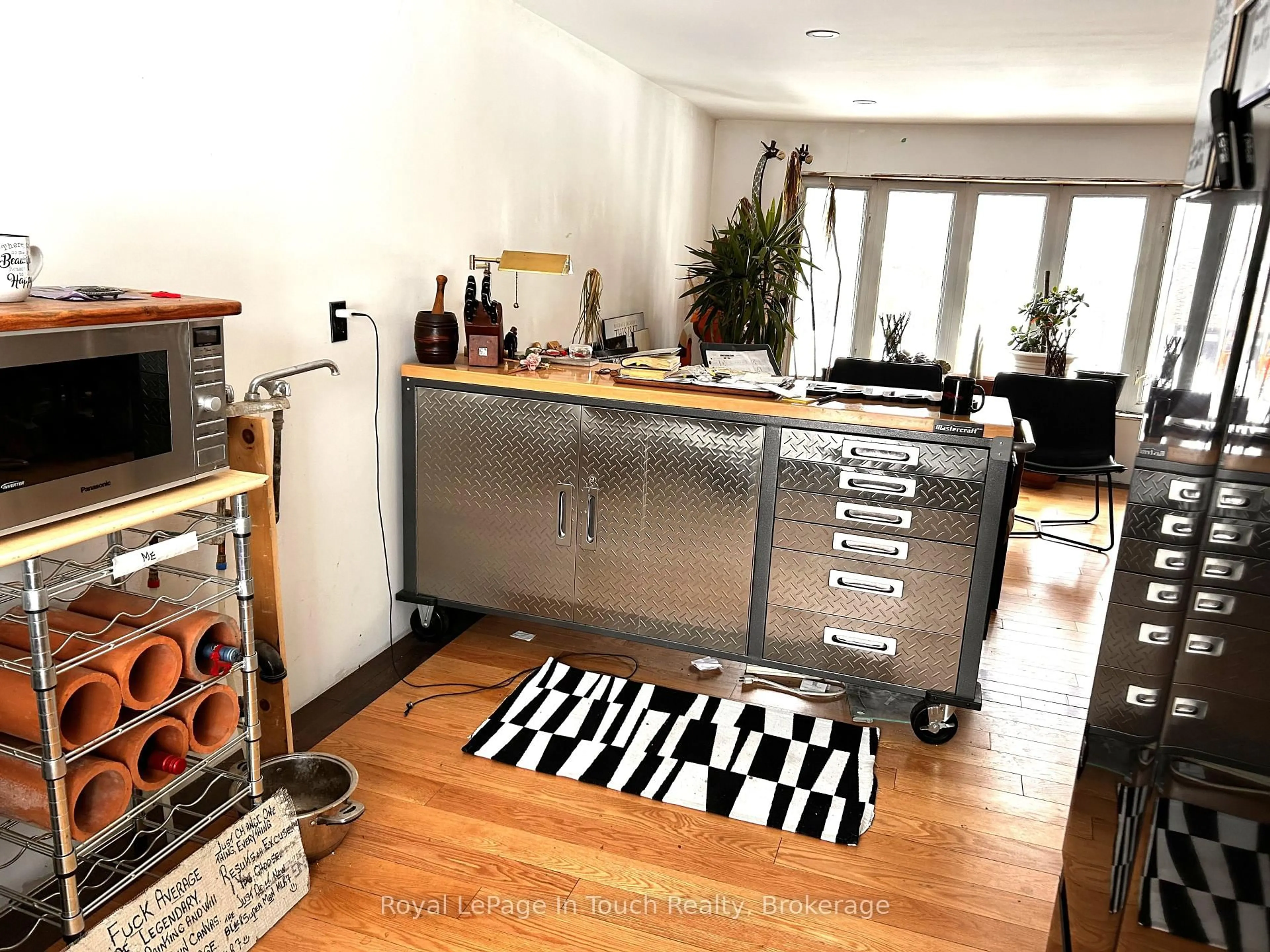 Open concept kitchen, unknown for 26 Dundee Dr, Tiny Ontario L9M 0B3