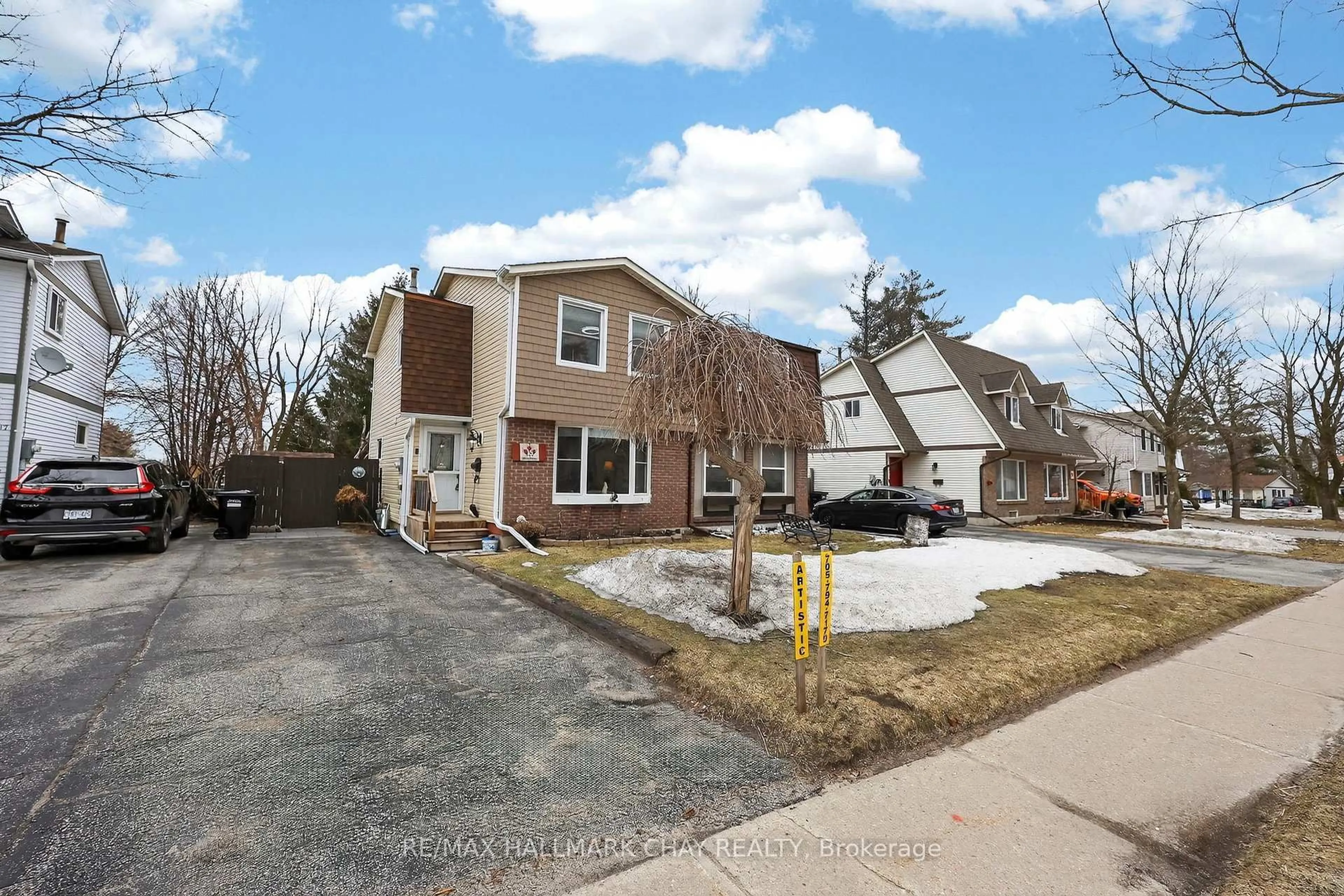 Home with brick exterior material, street for 15 Wilde Pl, Barrie Ontario L4N 4W6