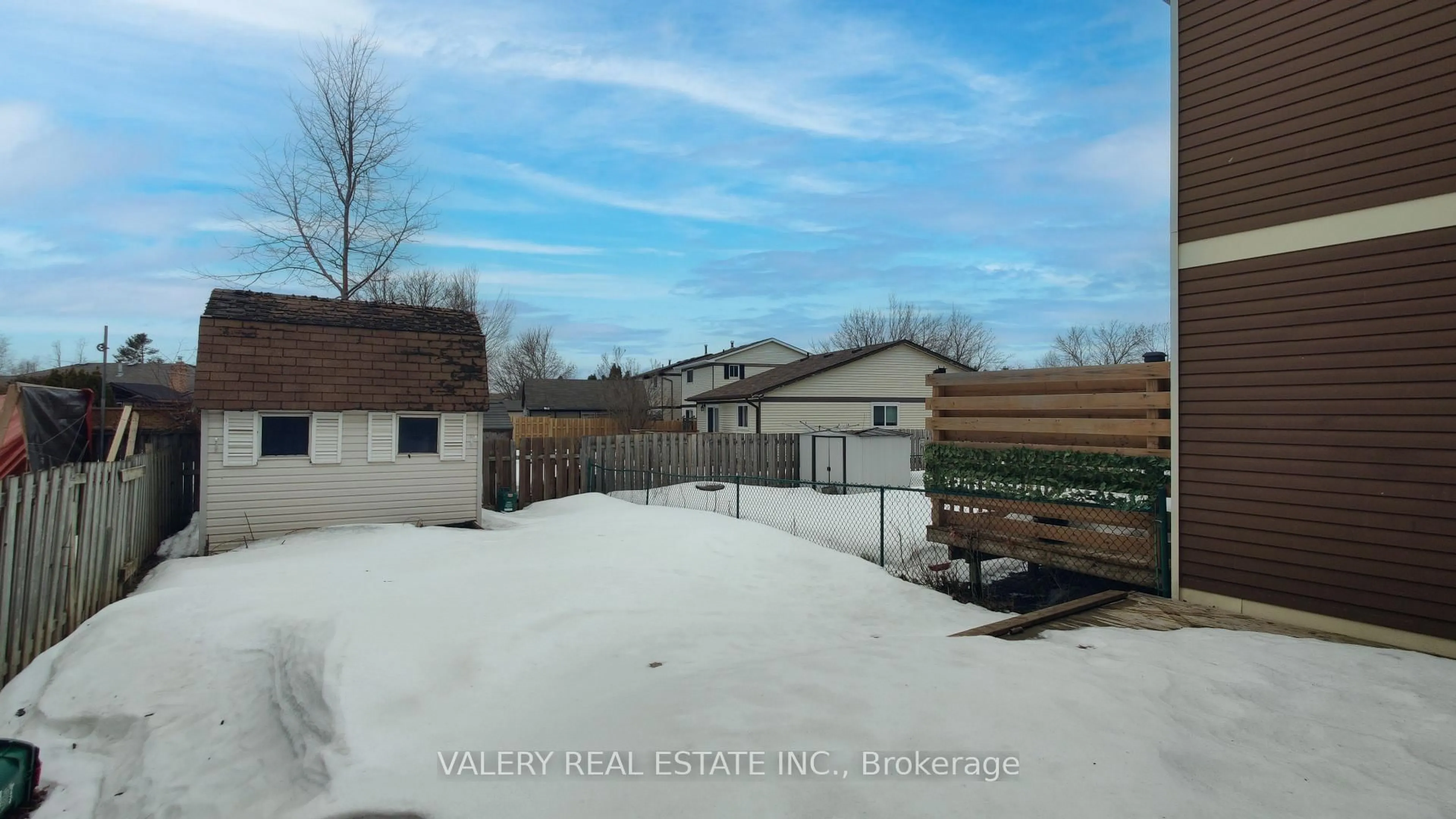 Patio, unknown for 24 Lampman Ln Lane, Barrie Ontario L4N 5B1