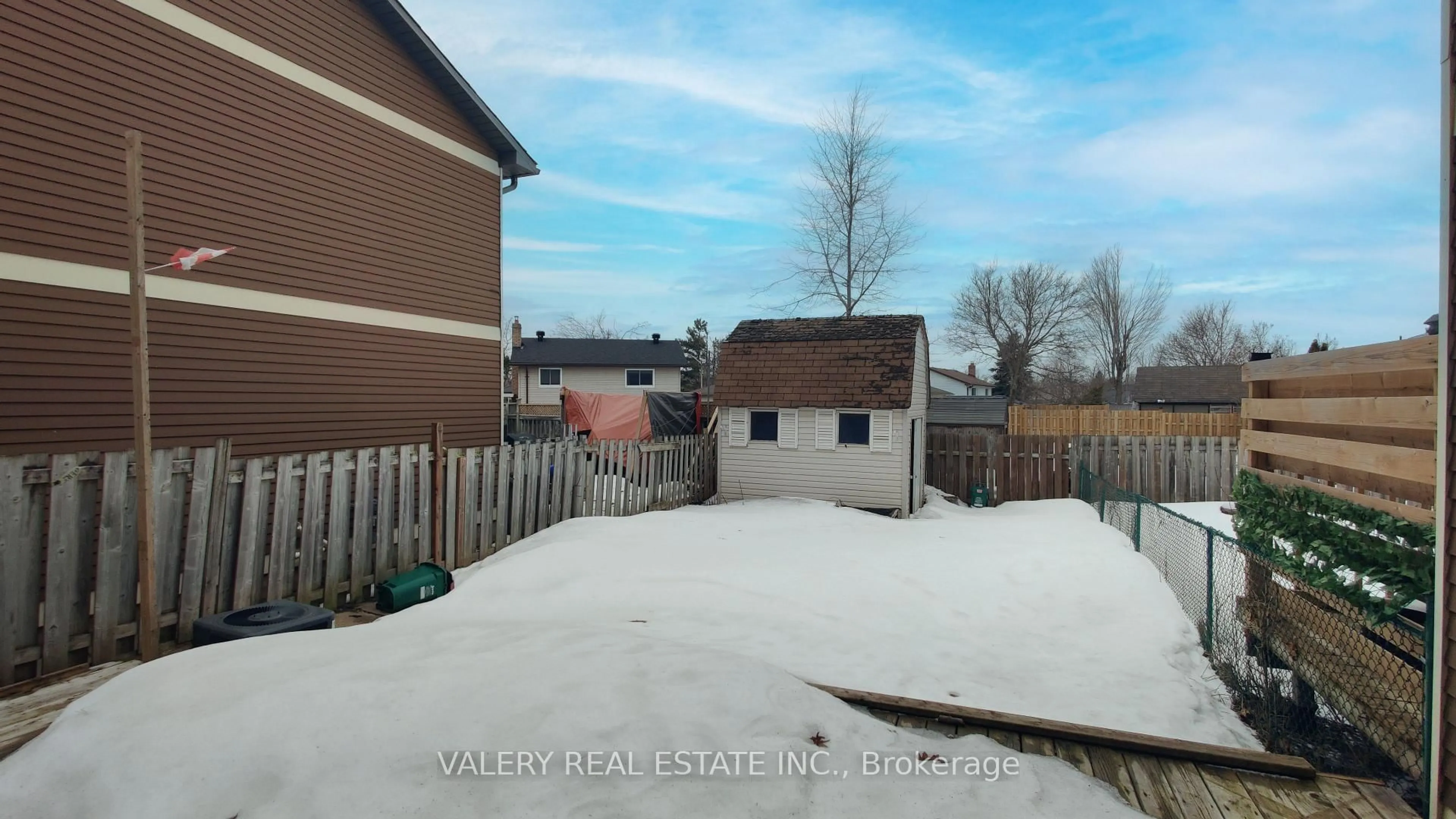 Patio, street for 24 Lampman Ln Lane, Barrie Ontario L4N 5B1