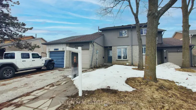 24 Lampman Lane, Barrie 3