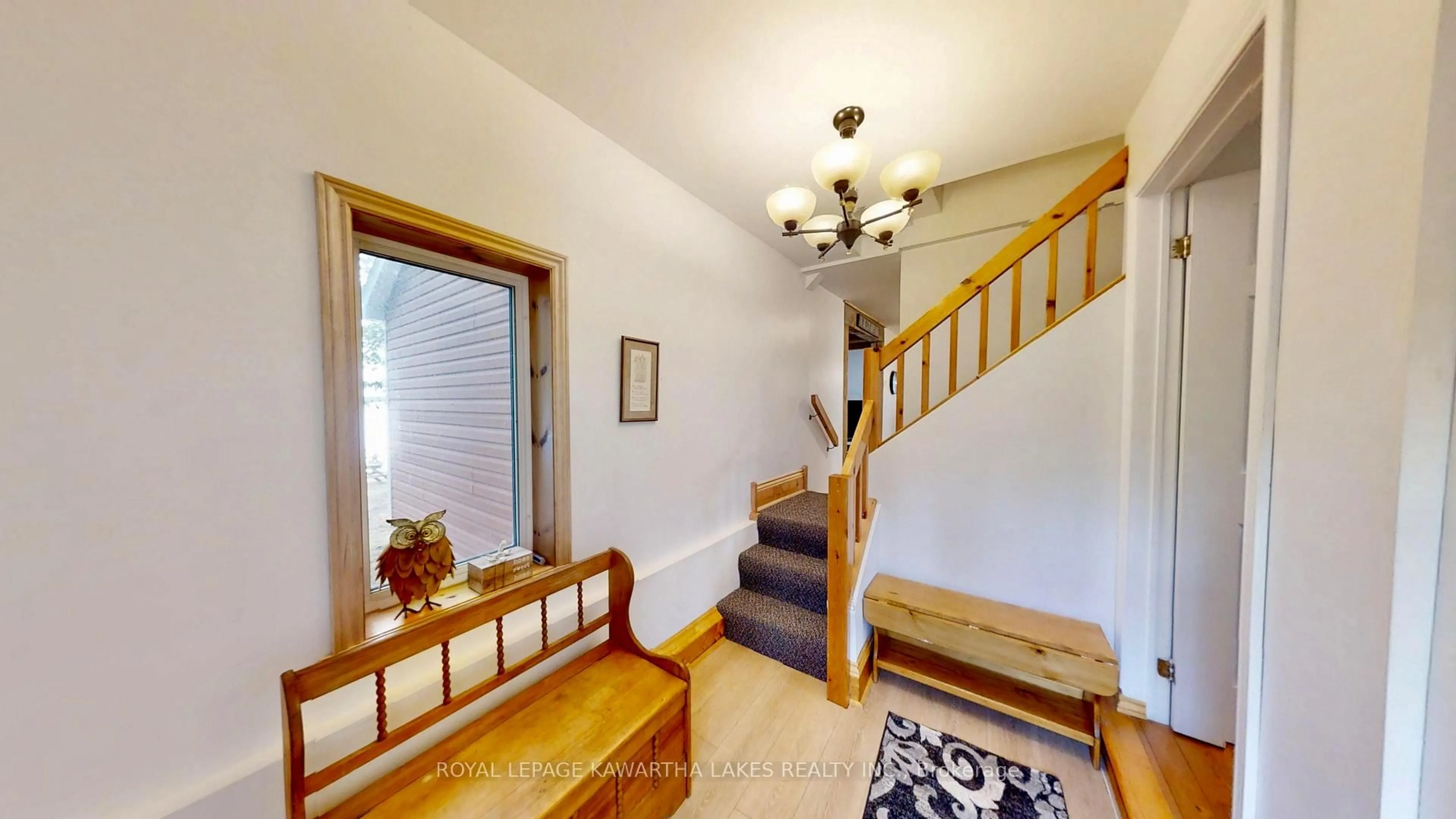 Indoor foyer for 1136 Sylvan Glen Dr, Ramara Ontario L0K 1B0