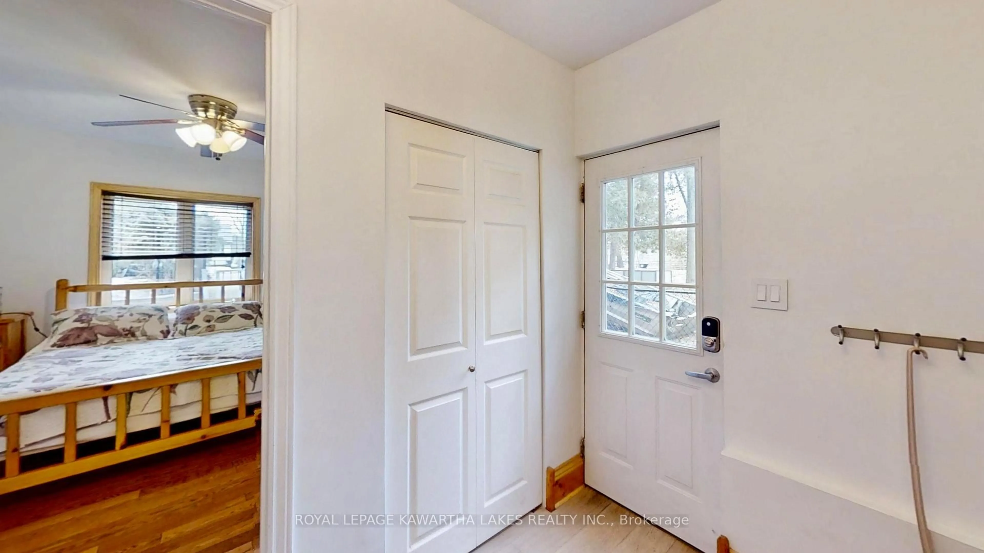 Indoor entryway for 1136 Sylvan Glen Dr, Ramara Ontario L0K 1B0
