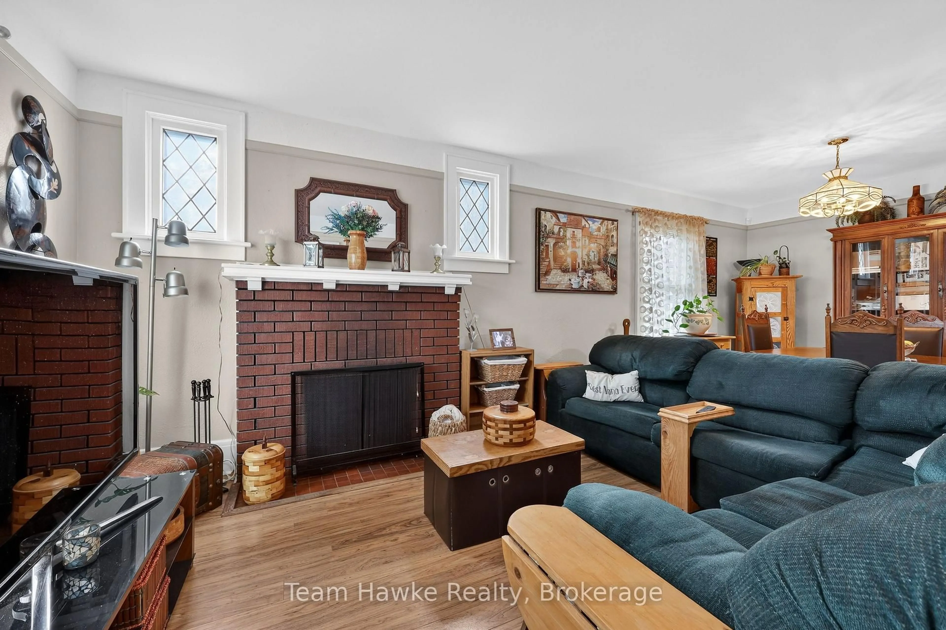 Living room with furniture, unknown for 443 Elizabeth St, Midland Ontario L4R 1Z7