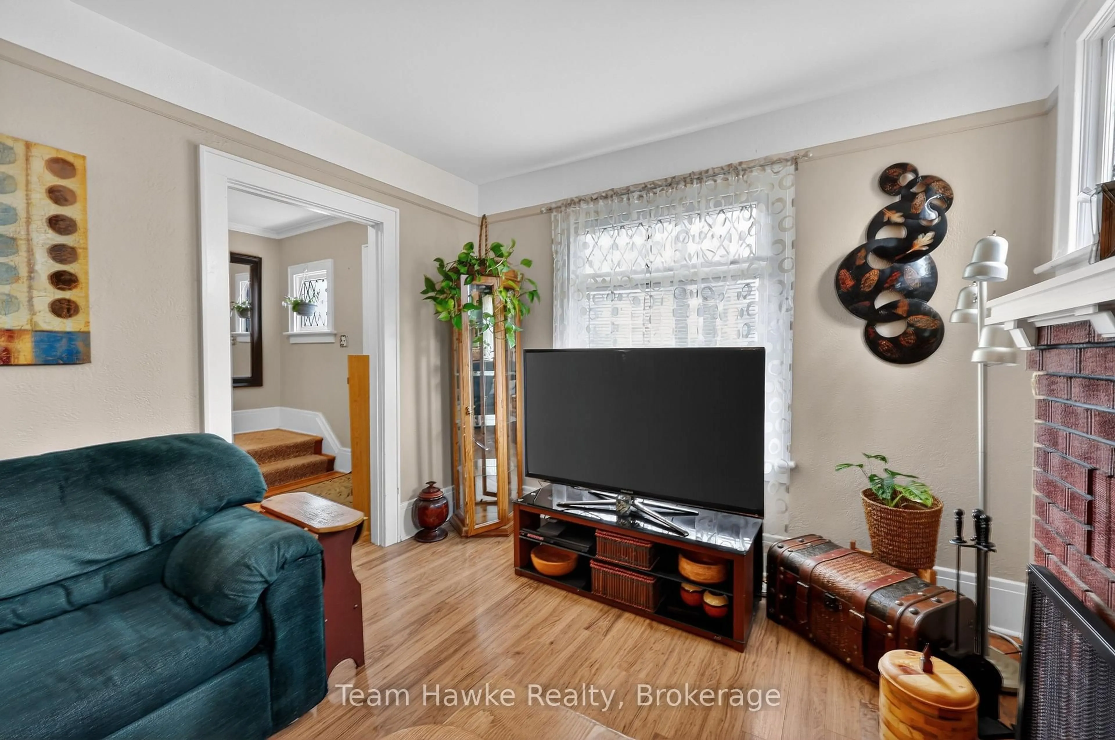 Living room with furniture, unknown for 443 Elizabeth St, Midland Ontario L4R 1Z7