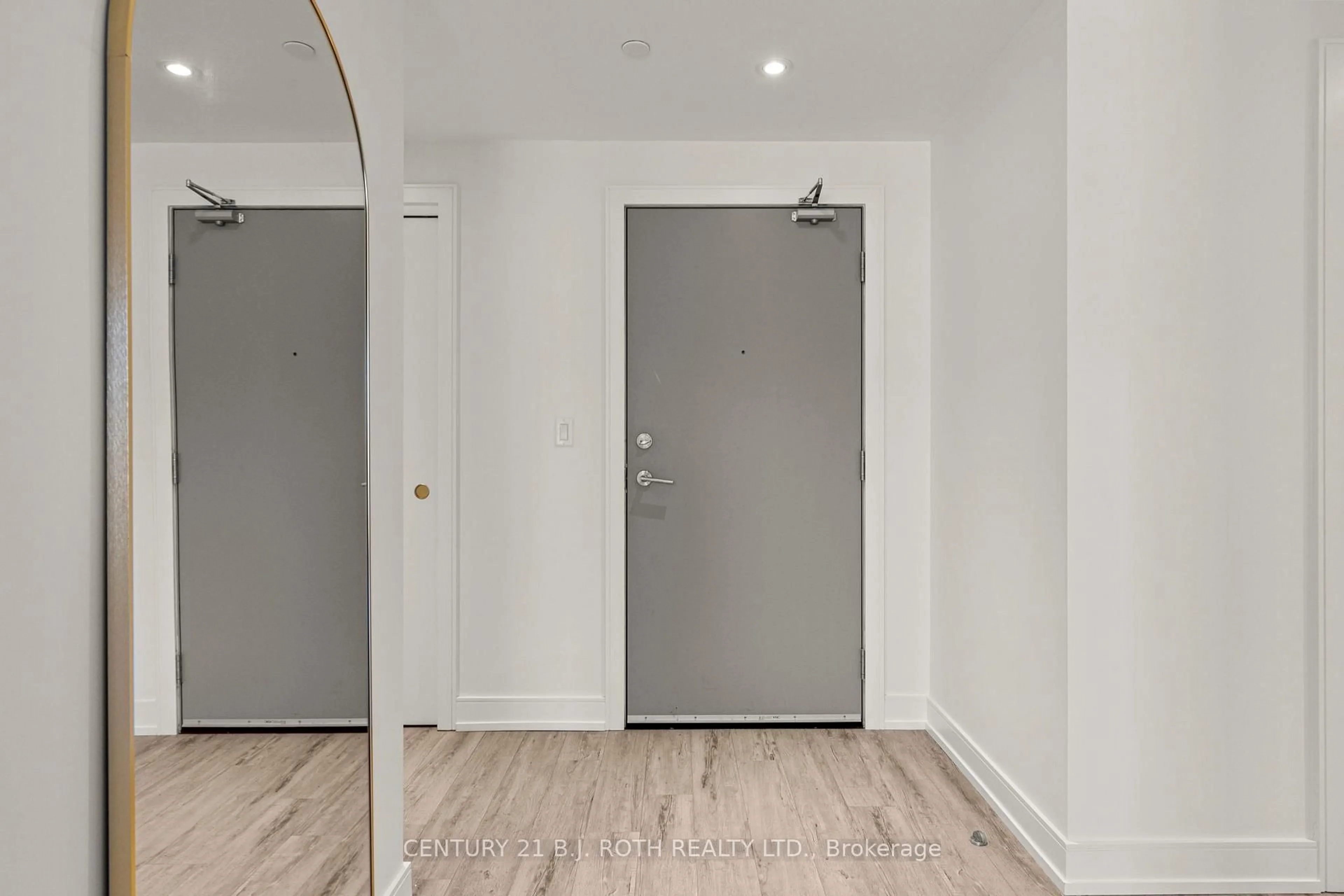 Indoor entryway for 185 Dunlop St #715, Barrie Ontario L4M 1B2