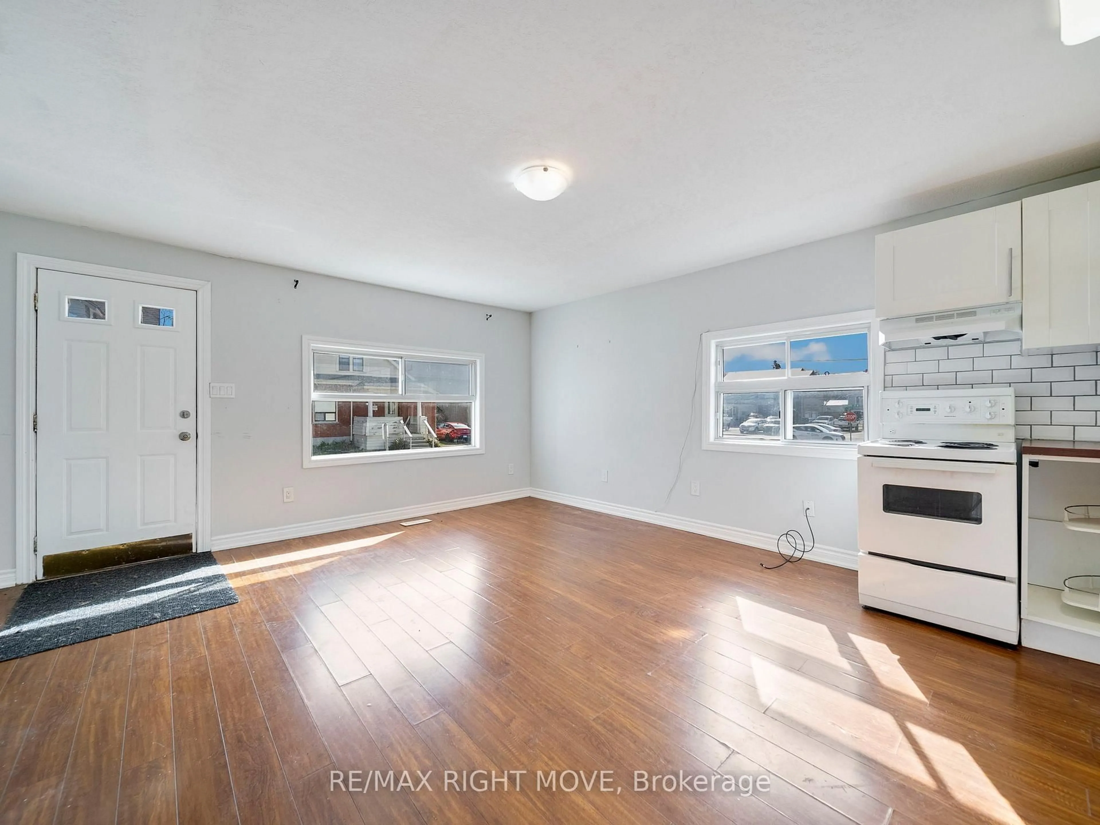 A pic of a room for 33 Albert St, Orillia Ontario L3V 5K6