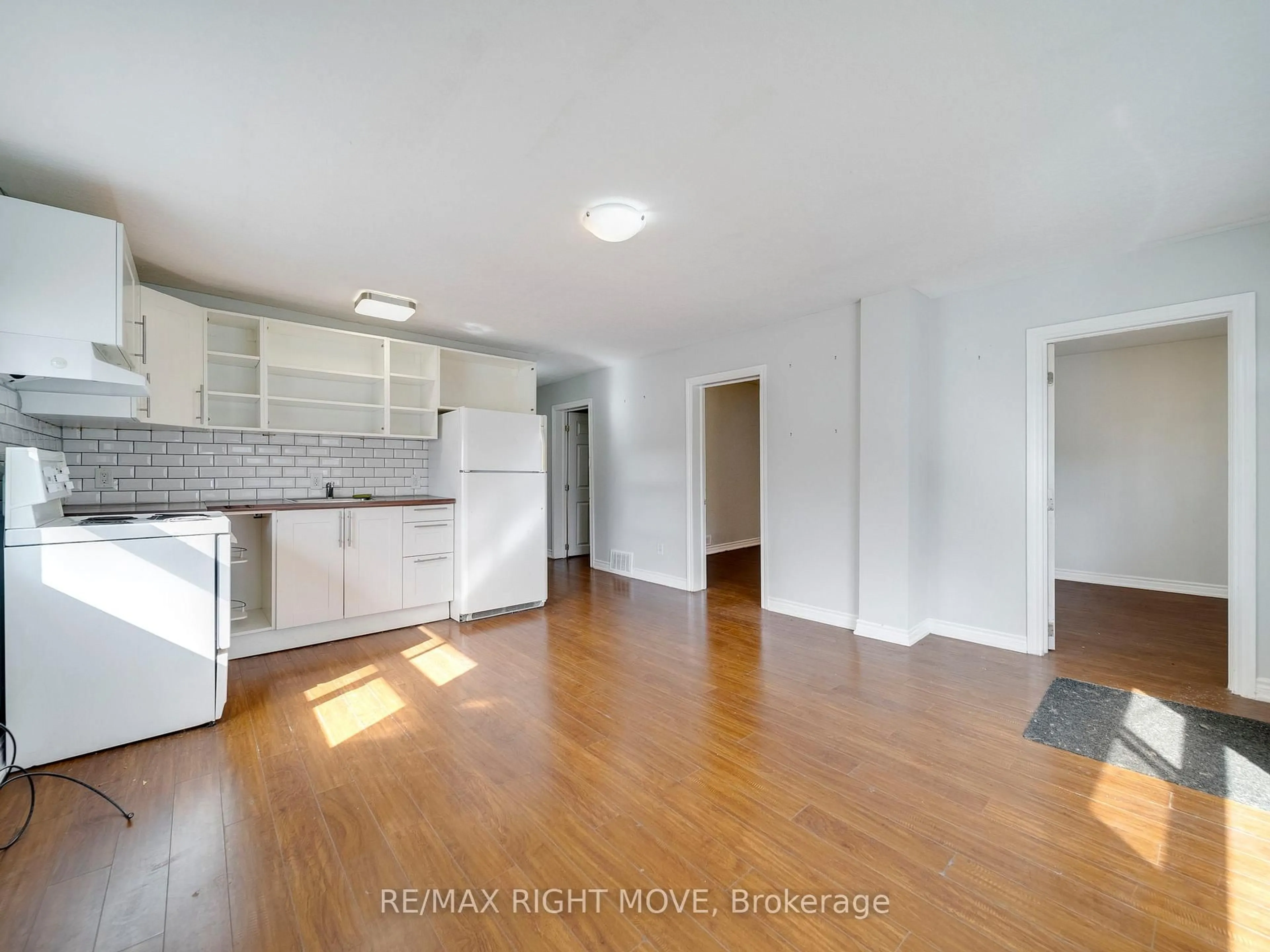 Unknown for 33 Albert St, Orillia Ontario L3V 5K6