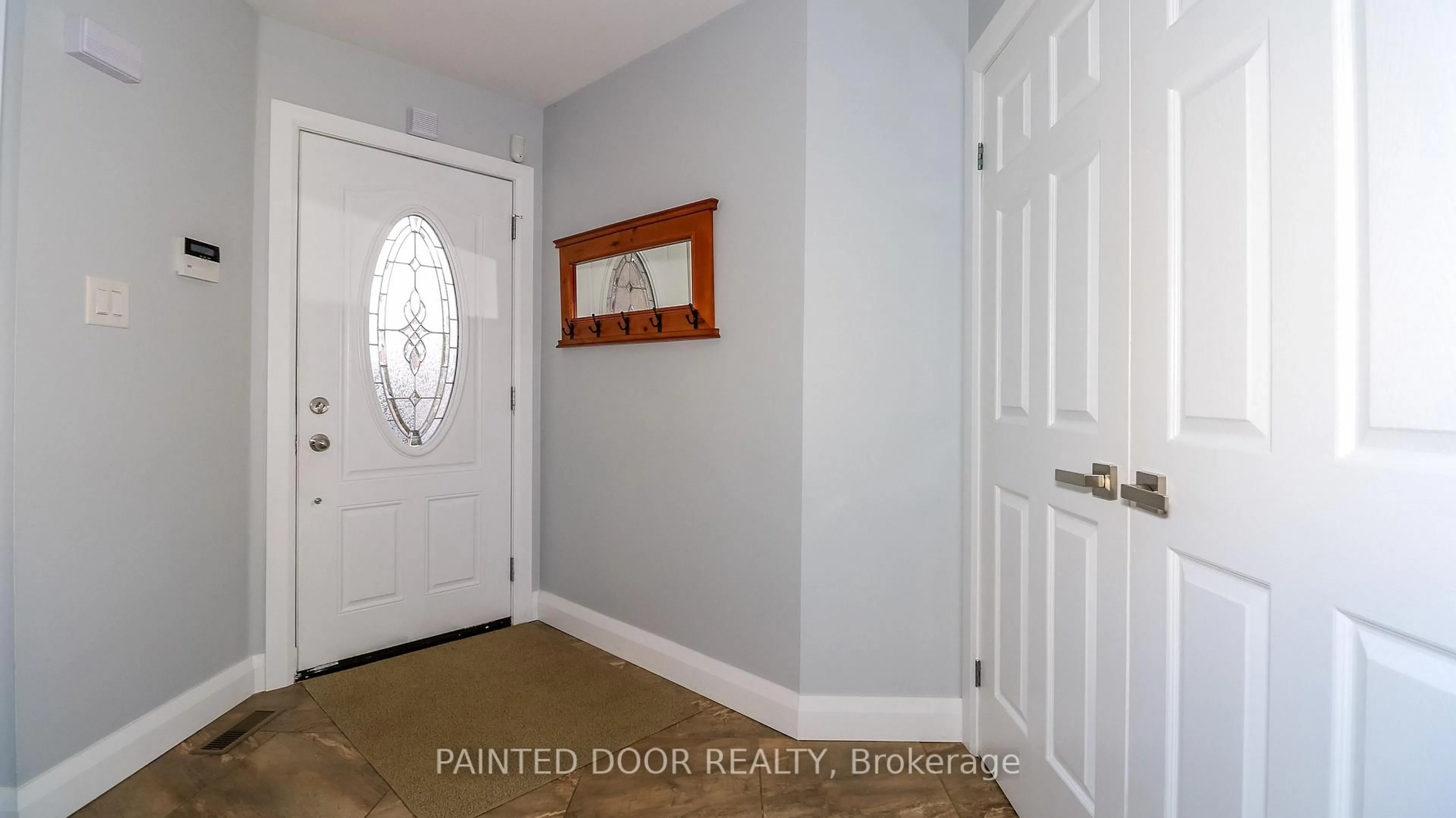 Indoor entryway for 96 Ward Dr, Barrie Ontario L4N 8A5
