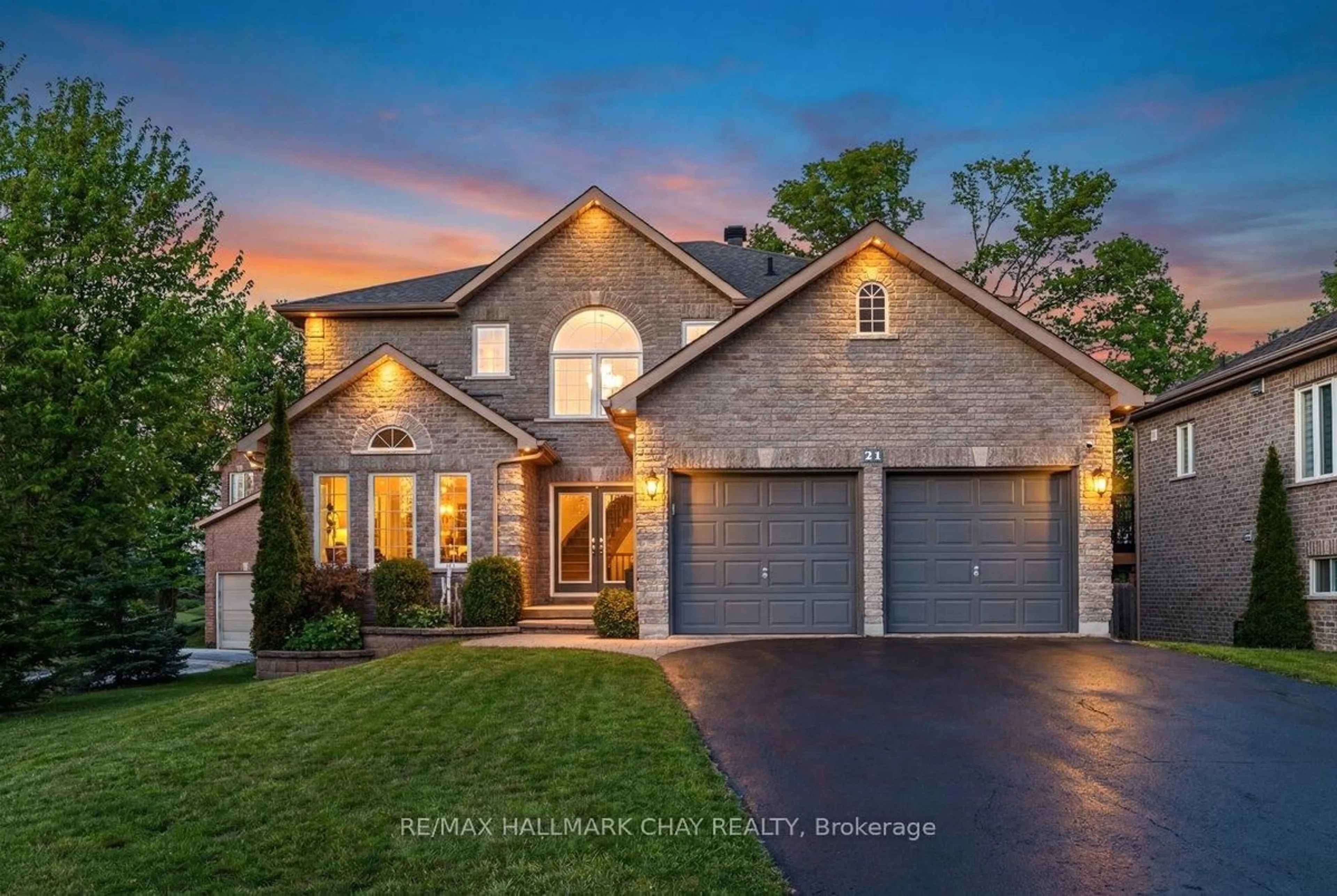 Home with brick exterior material, street for 21 Tascona Crt, Barrie Ontario L4M 0C5