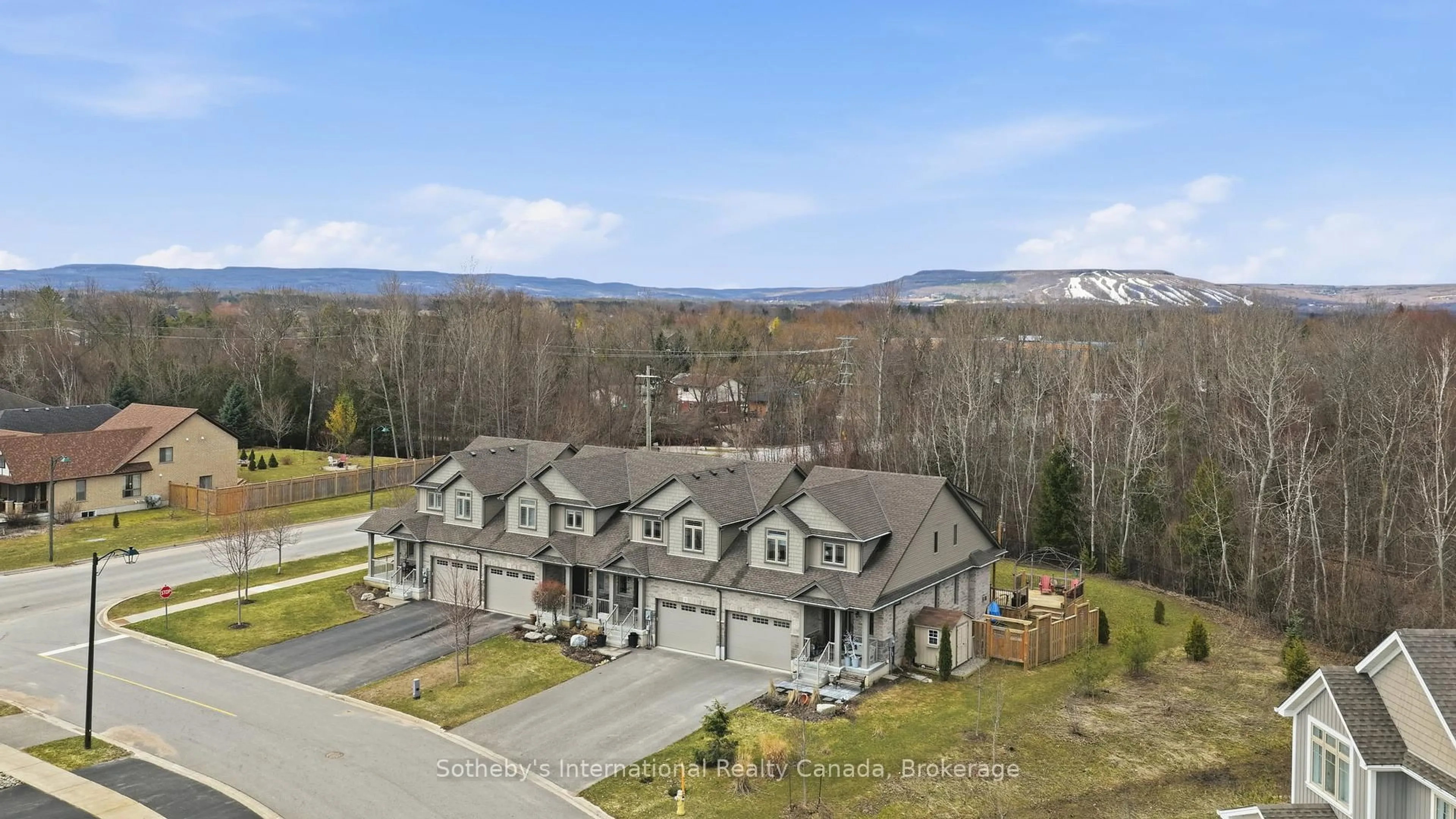 A pic from outside/outdoor area/front of a property/back of a property/a pic from drone, mountain view for 3 George Zubek Dr, Collingwood Ontario L9Y 1M5
