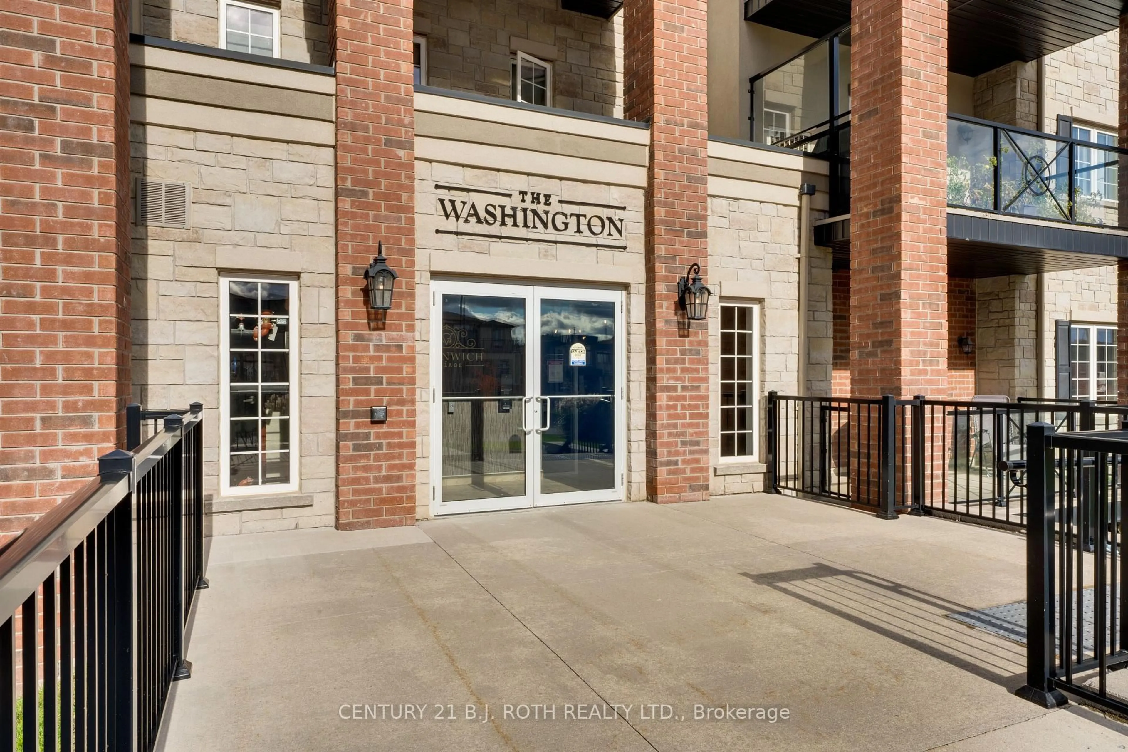 Indoor foyer for 5 GREENWICH St #301, Barrie Ontario L4N 7Y8