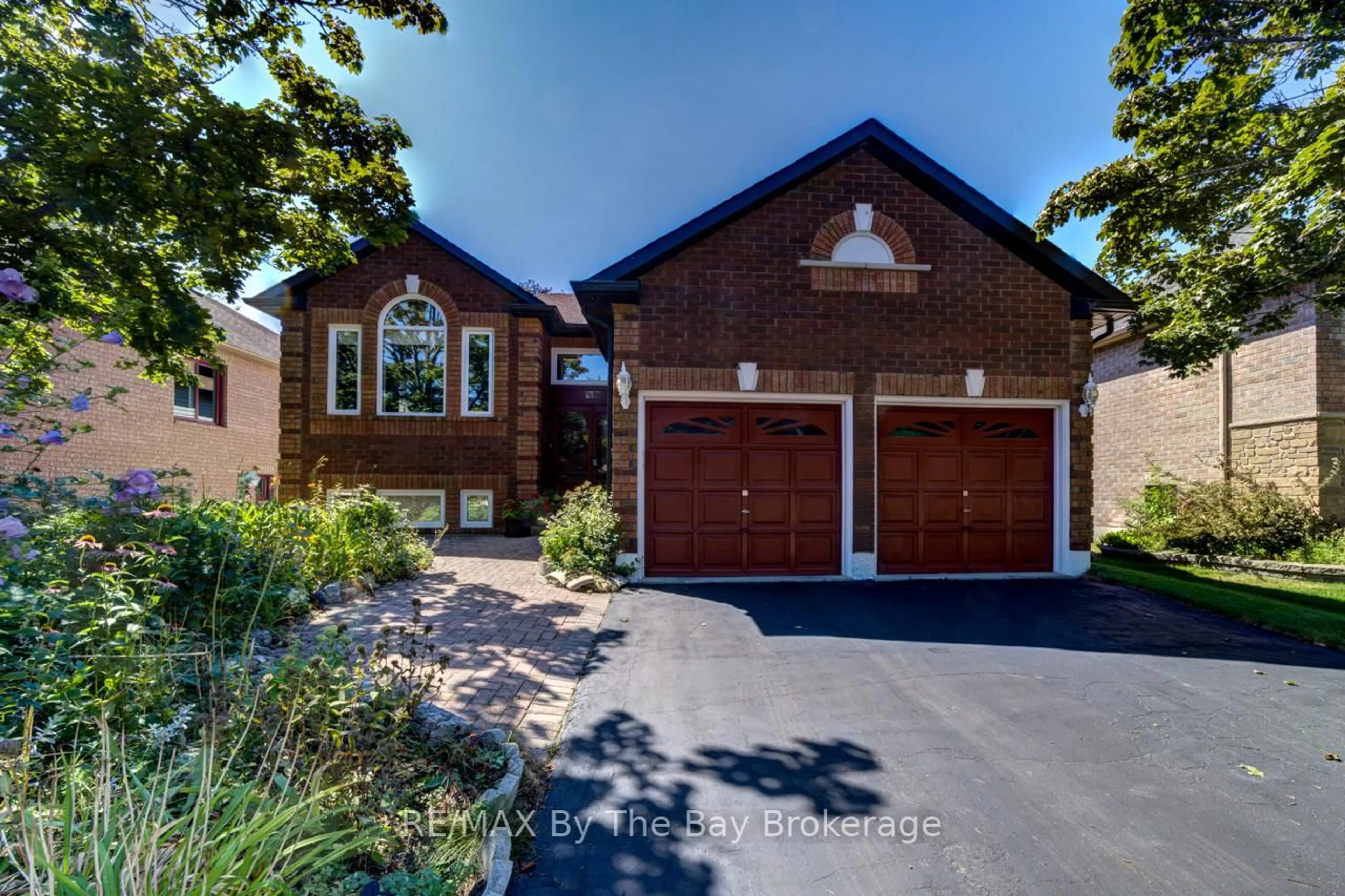 Home with brick exterior material, street for 26 Timberland Cres, Wasaga Beach Ontario L9Z 1G7
