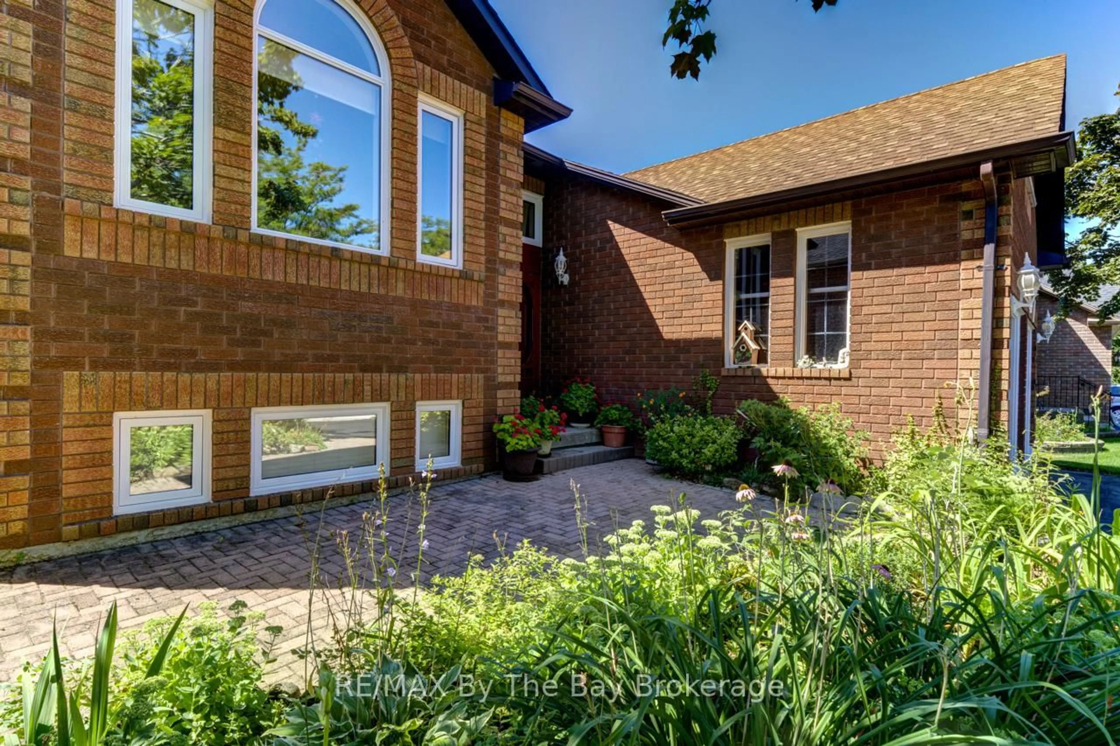 Home with brick exterior material, street for 26 Timberland Cres, Wasaga Beach Ontario L9Z 1G7