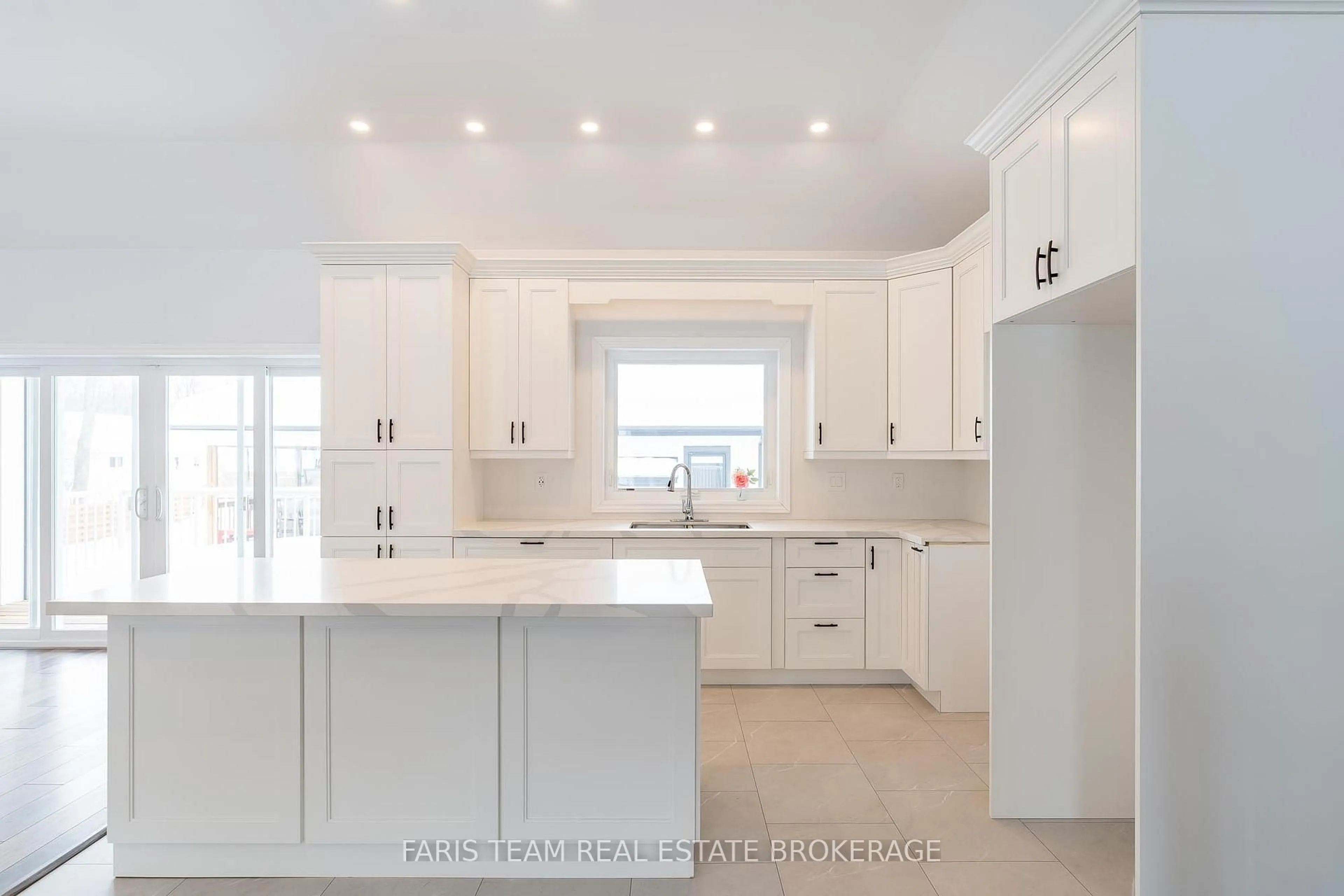 Open concept kitchen, ceramic/tile floor for 50 Breithaupt Cres, Tiny Ontario L9M 0B2