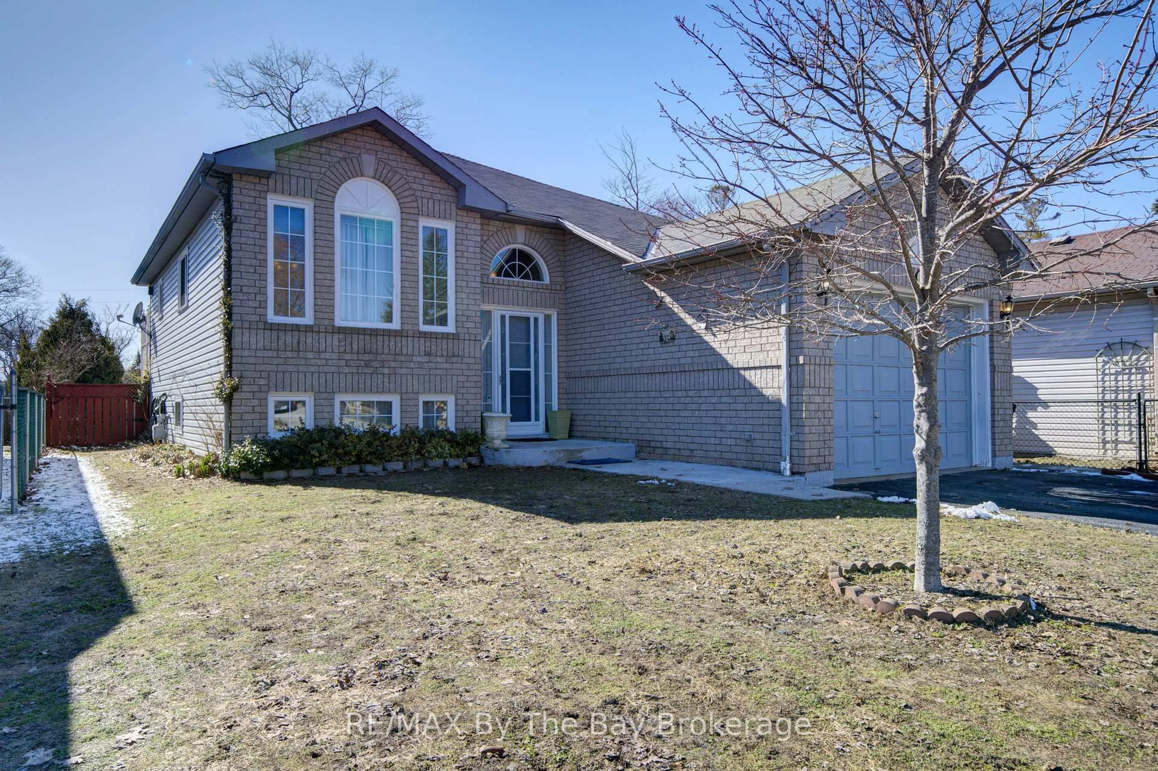 Home with brick exterior material, street for 16 Glen Eton Rd, Wasaga Beach Ontario L9Z 1E6