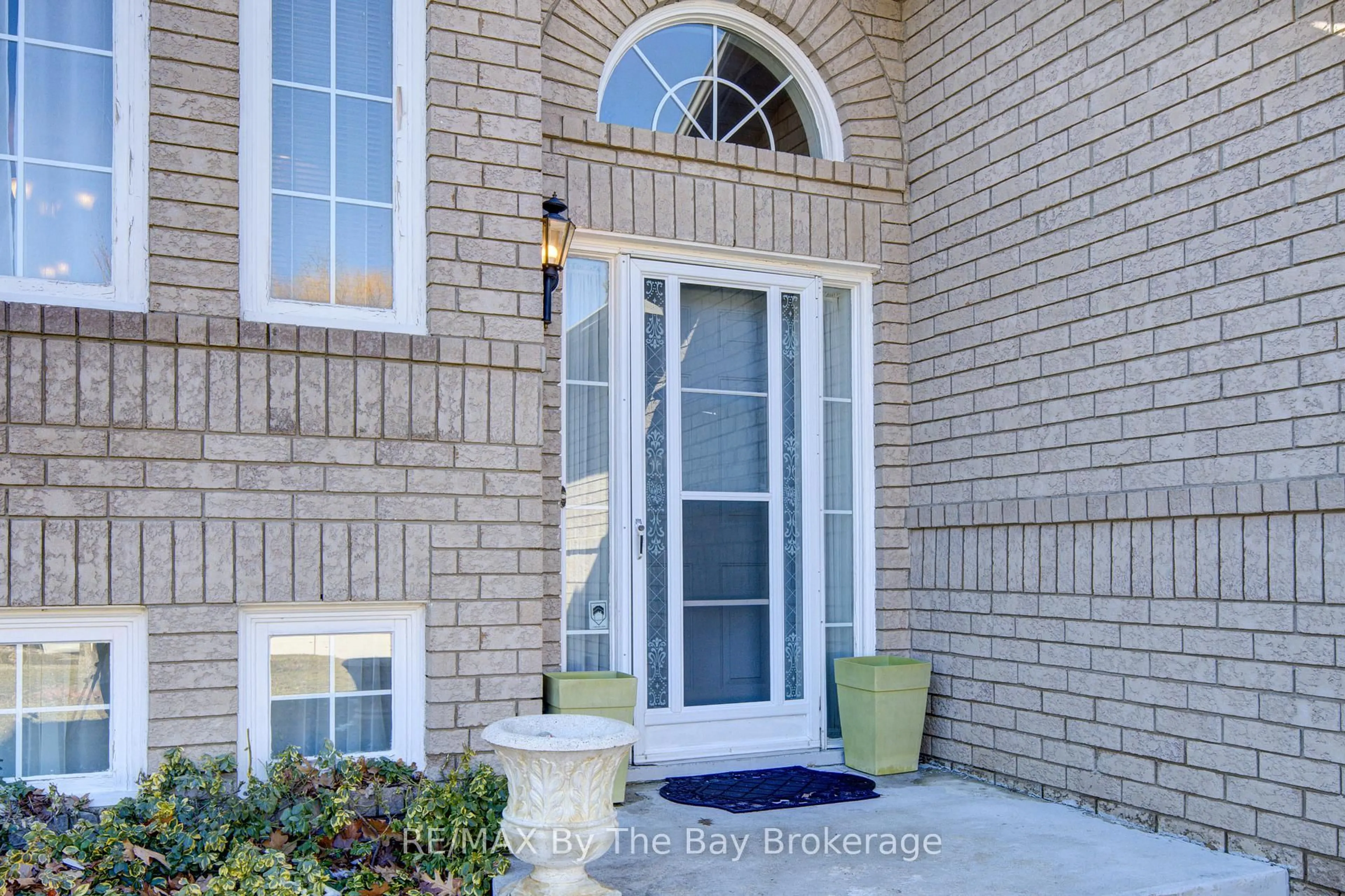 Indoor entryway for 16 Glen Eton Rd, Wasaga Beach Ontario L9Z 1E6