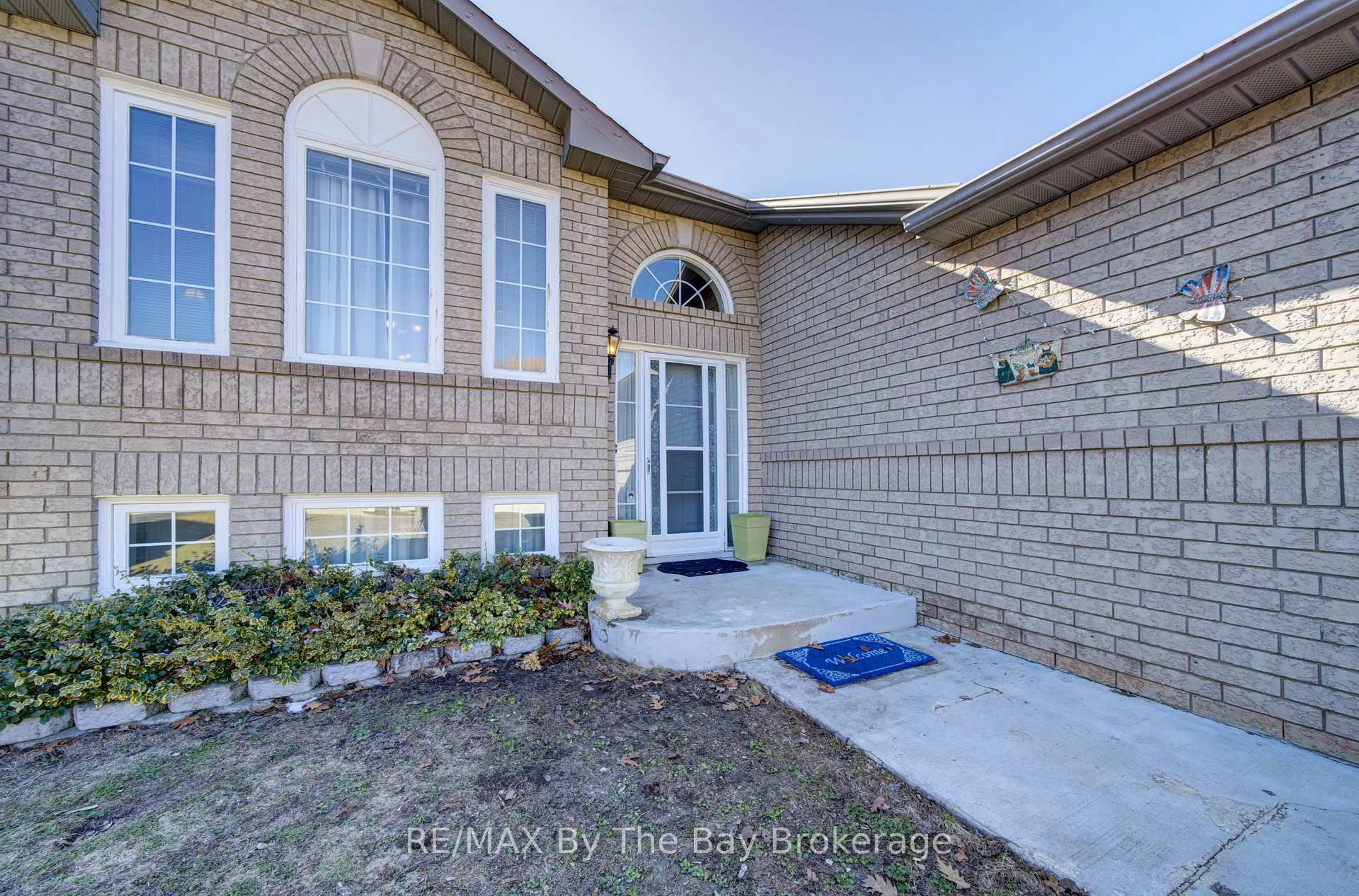 Home with brick exterior material, street for 16 Glen Eton Rd, Wasaga Beach Ontario L9Z 1E6