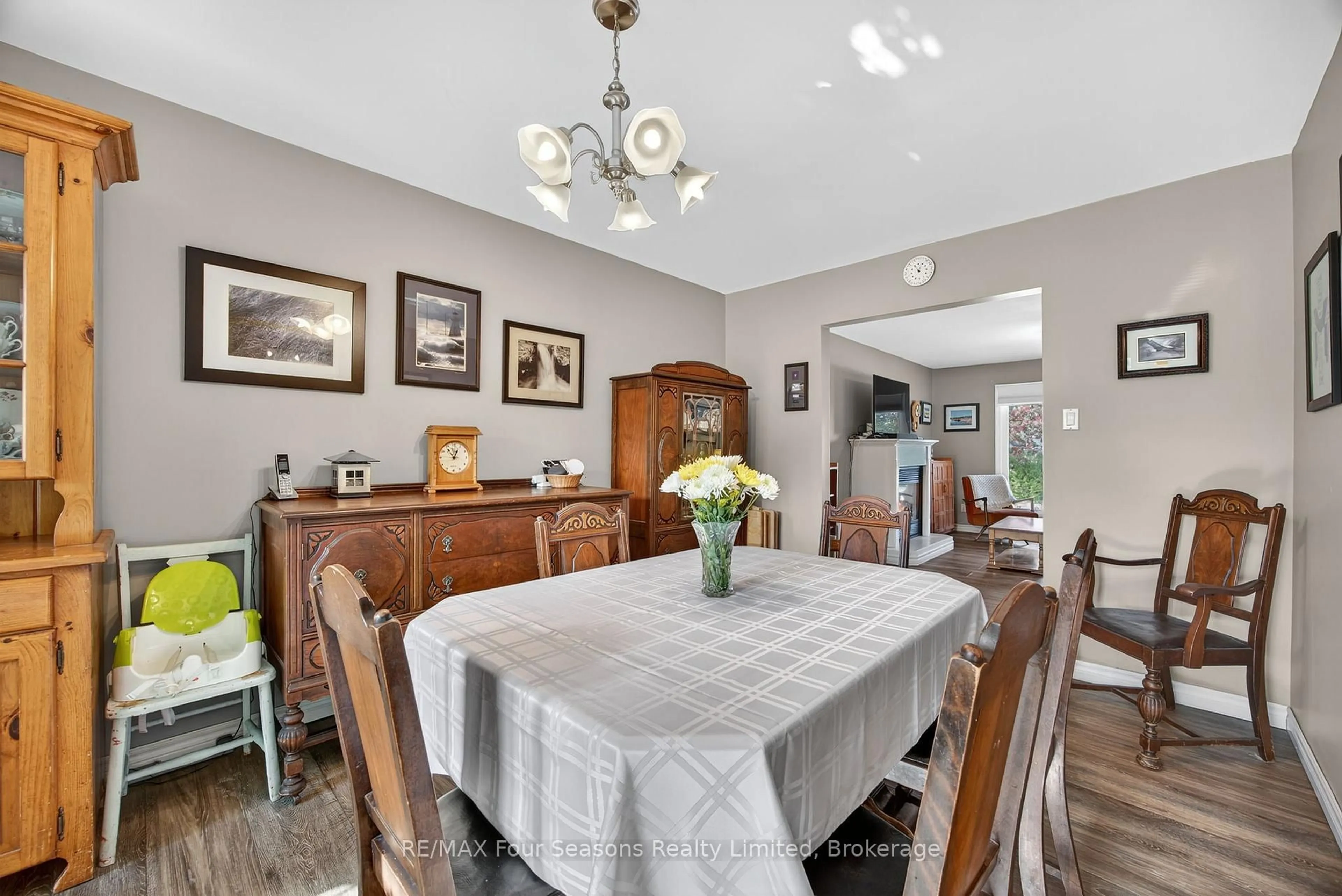 Dining room, unknown for 7 Batteaux Rd, Clearview Ontario L0M 1P0
