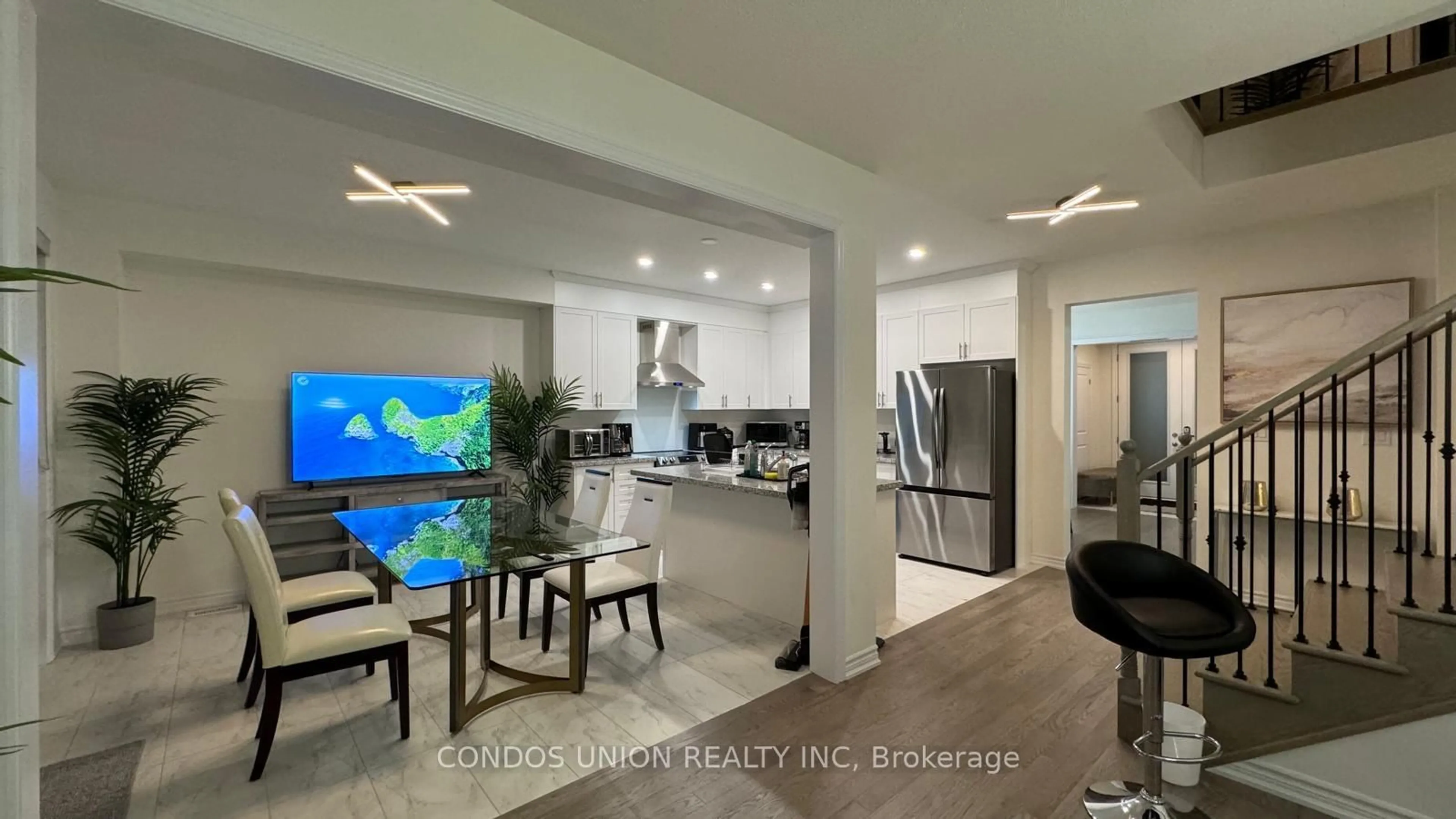 Open concept kitchen, ceramic/tile floor for 149 Rosanne Circ, Wasaga Beach Ontario L9Z 0N1